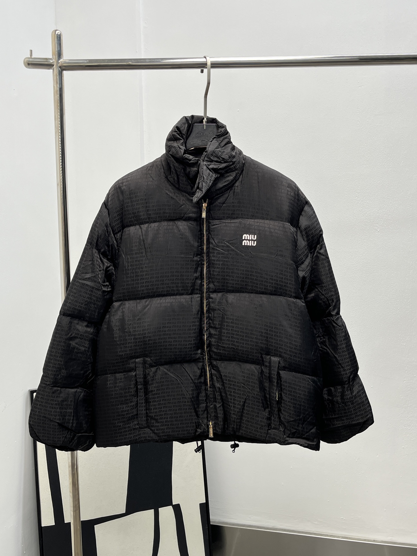 miumiu 미우미우 레터링 자카드 하이넥 다운 점퍼 패딩 의류
