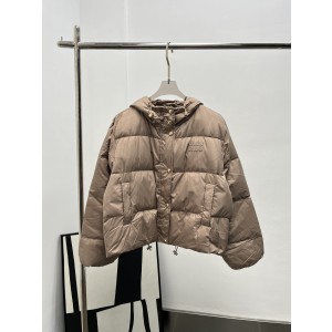 miumiu 미우미우 크림 아몬드 컬러 로고 패치 후드 패딩 점퍼 의류