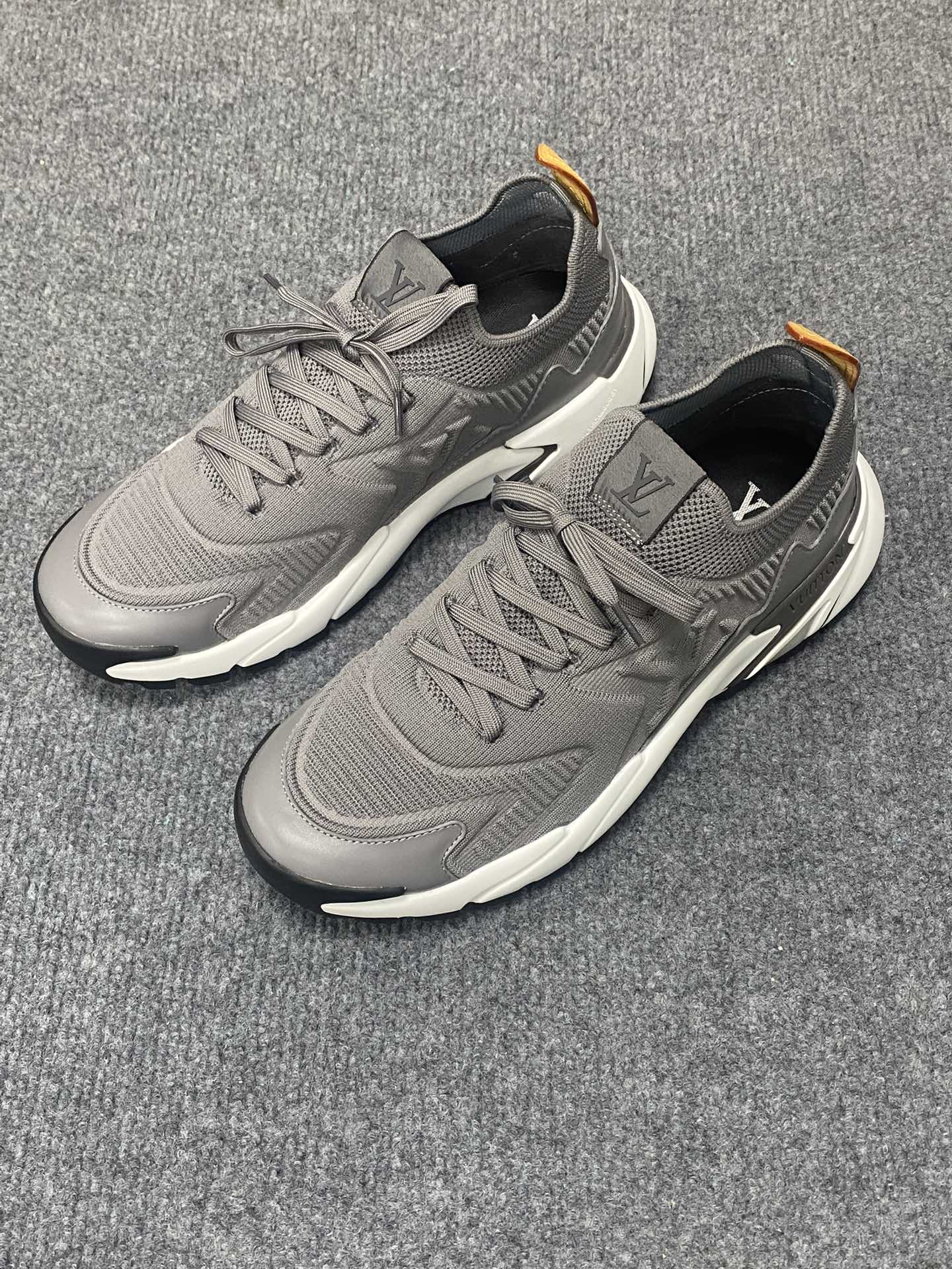 LV 루이비통 천연 소가죽 스니커즈 신발