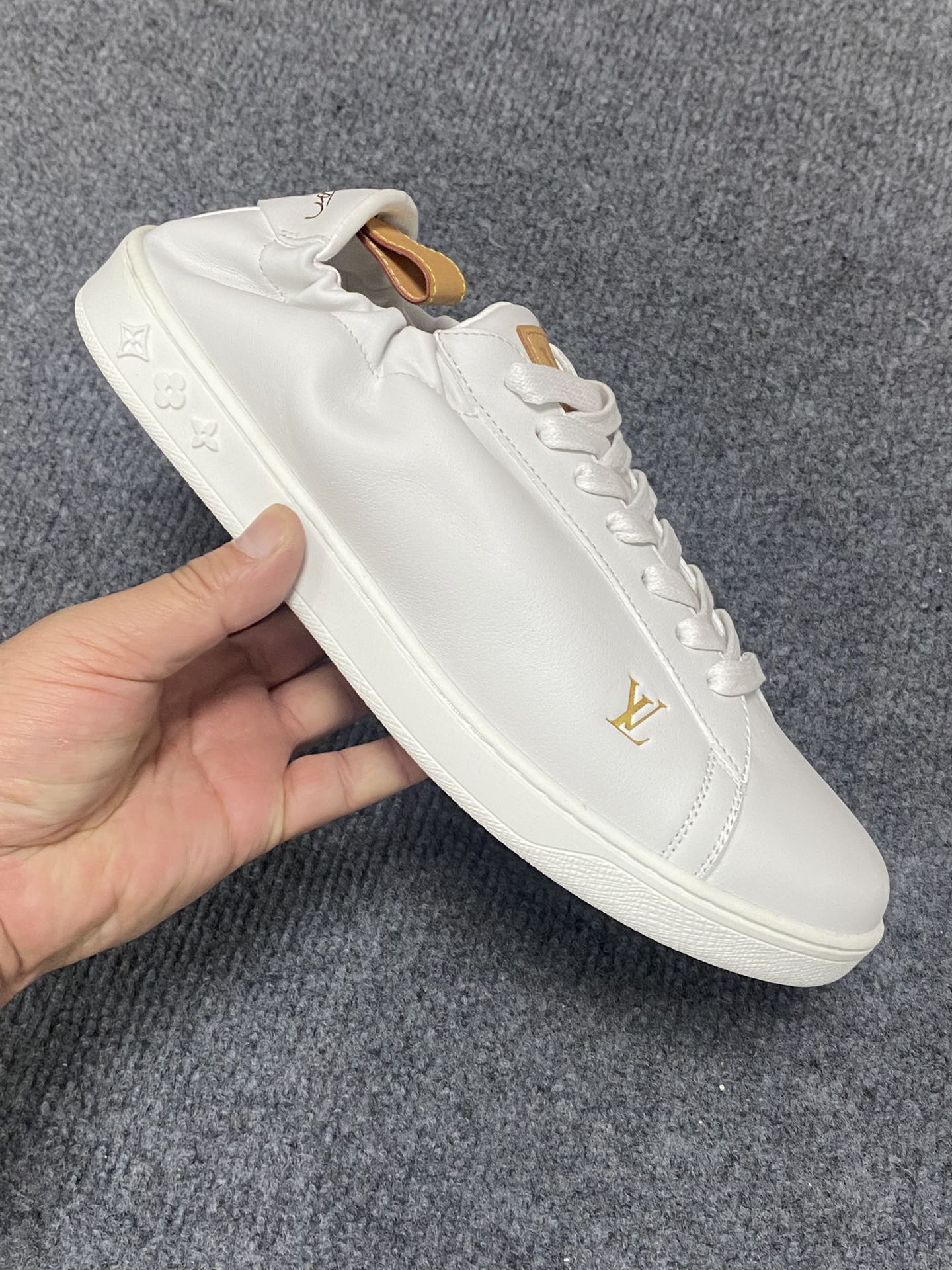 LV 루이비통 천연 소가죽 비즈니스 스니커즈 신발