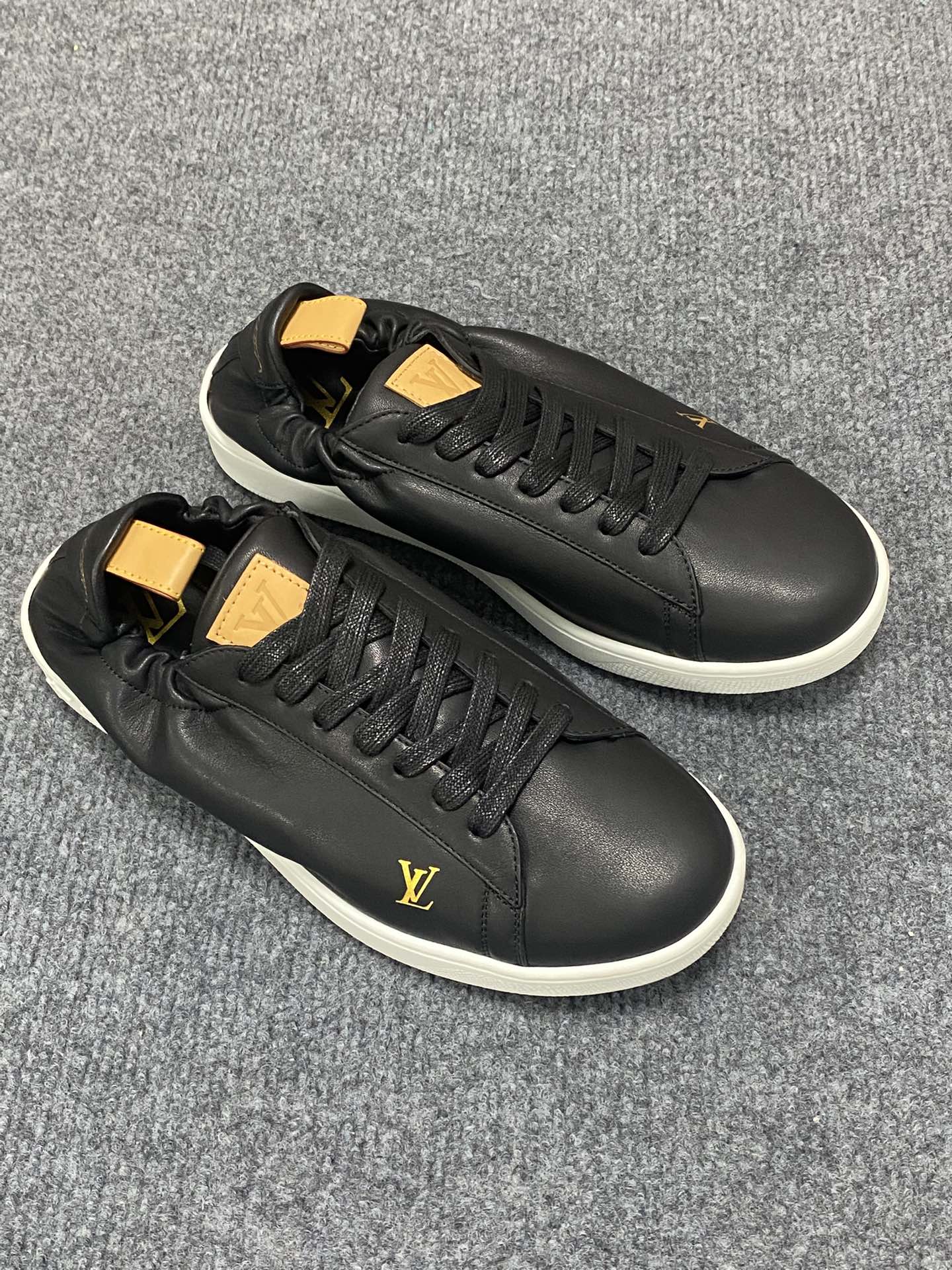 LV 루이비통 천연 소가죽 비즈니스 스니커즈 신발