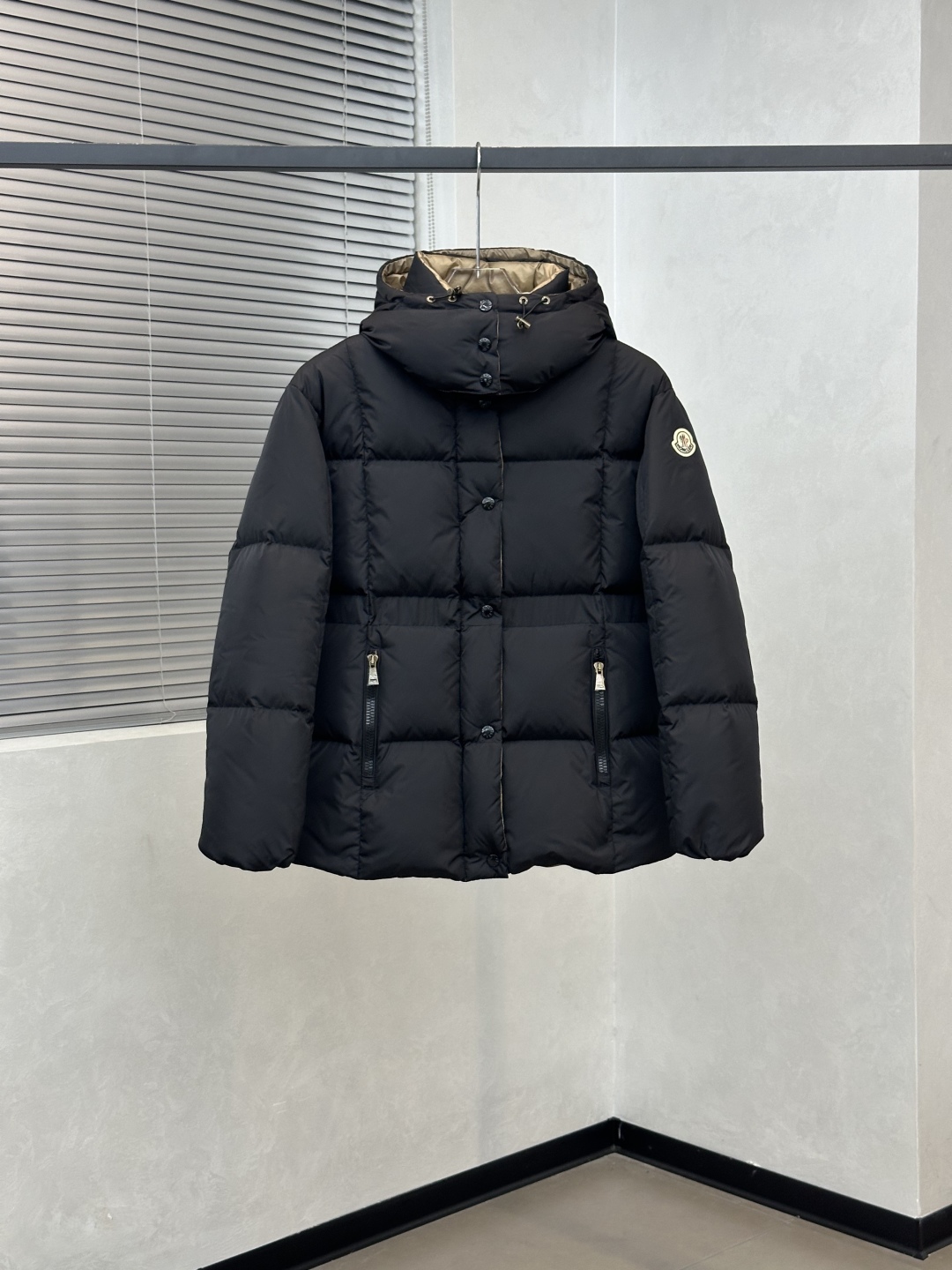 Moncler Agneux 몽클레어 몽클레르 여성 스퀘어 퀼팅 후드 숏 다운 재킷 패딩 점퍼 의류