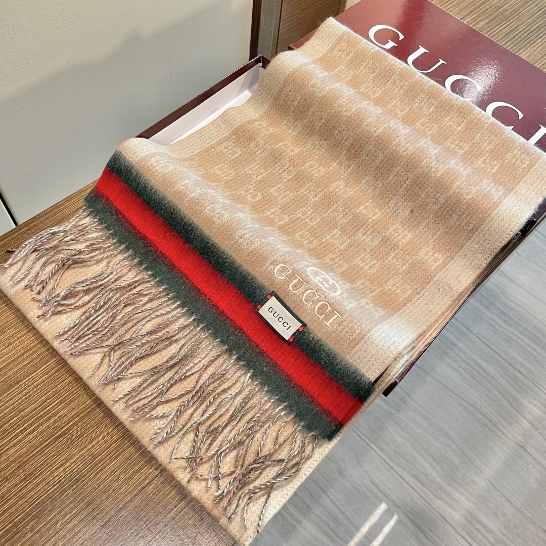 Gucci 구찌 클래식 GG 로고 머플러 목도리