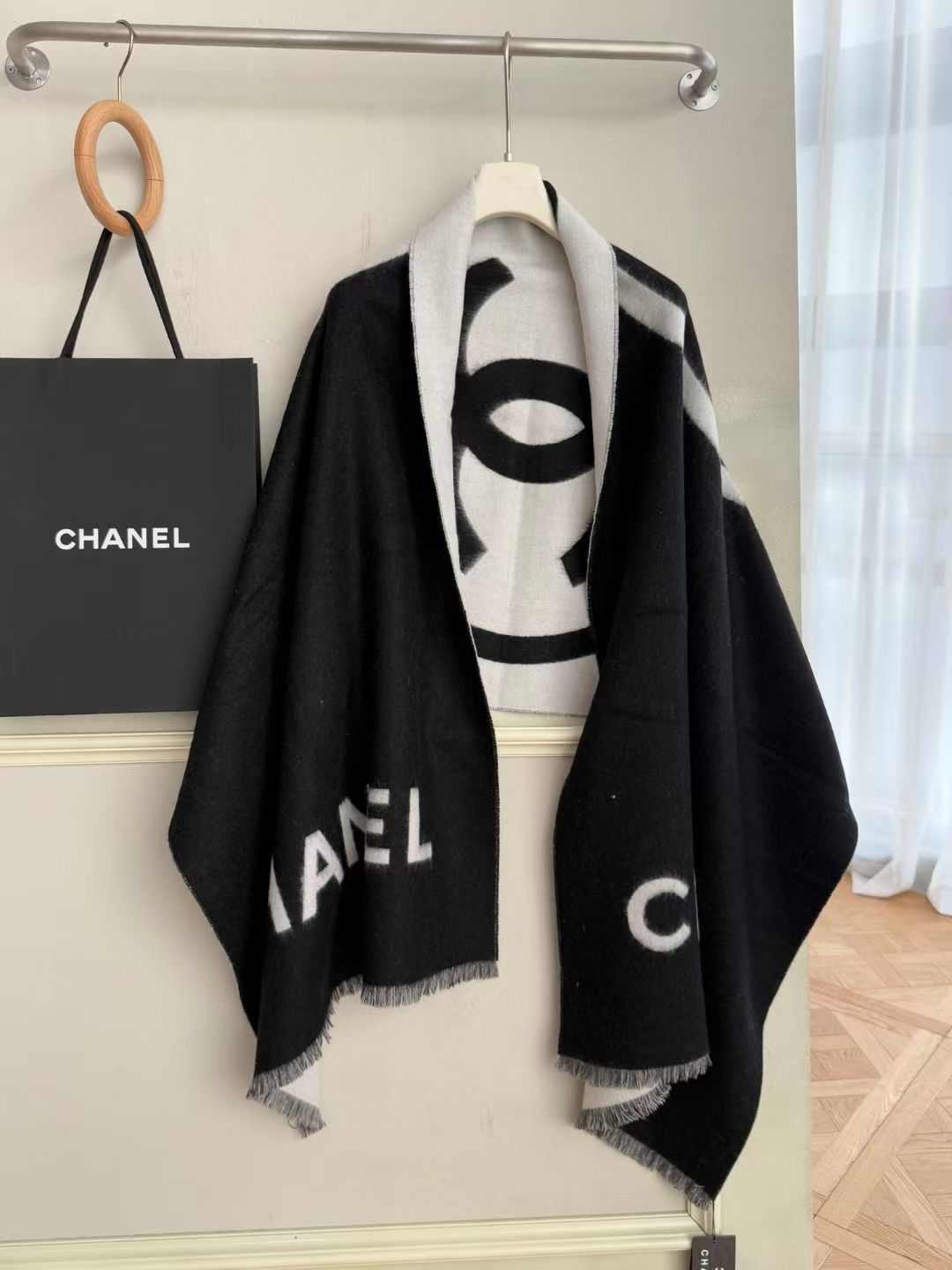 Chanel 샤넬 대형 더블 C 로고 캐시미어 숄 케이프 스카프 머플러 목도리