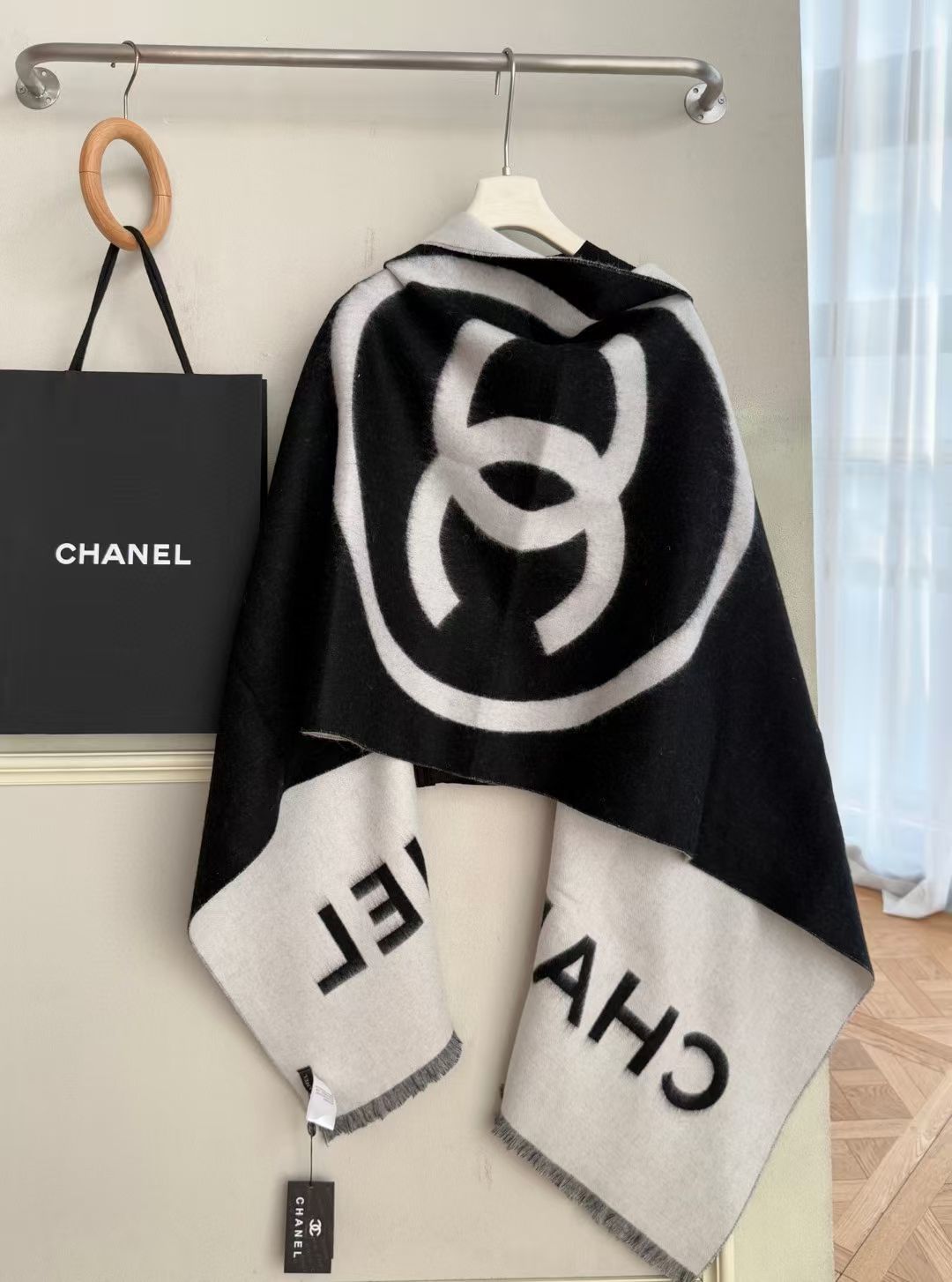 Chanel 샤넬 대형 더블 C 로고 캐시미어 숄 케이프 스카프 머플러 목도리