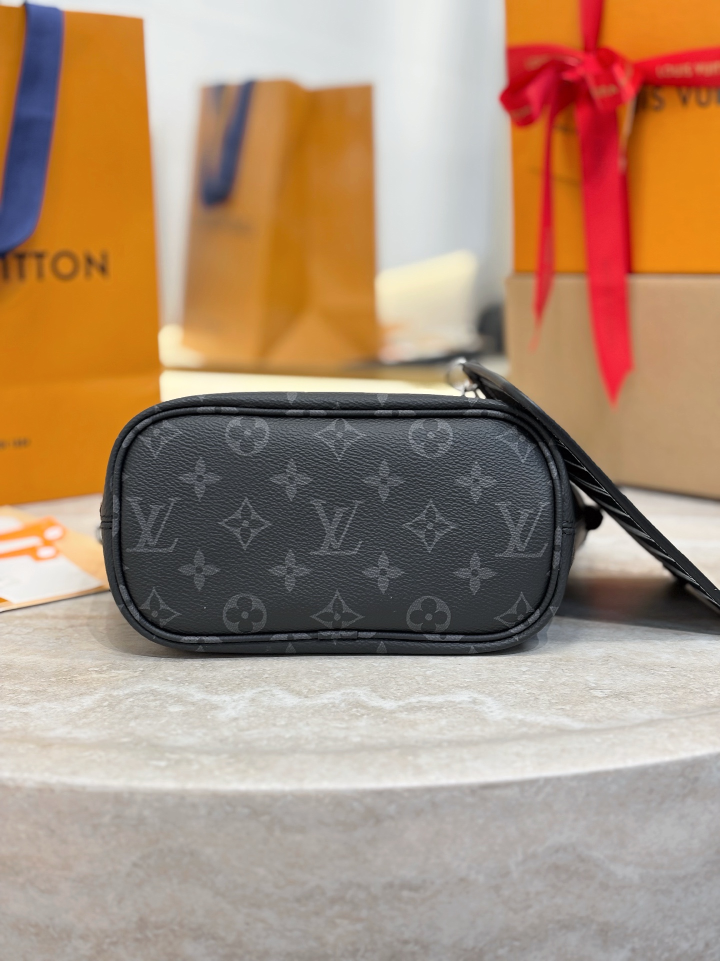 LV 루이비통 Neverfull Bandoulière Inside Out BB 토트백 숄더백 가방 (M15210 / 모노그램 에클립스)
