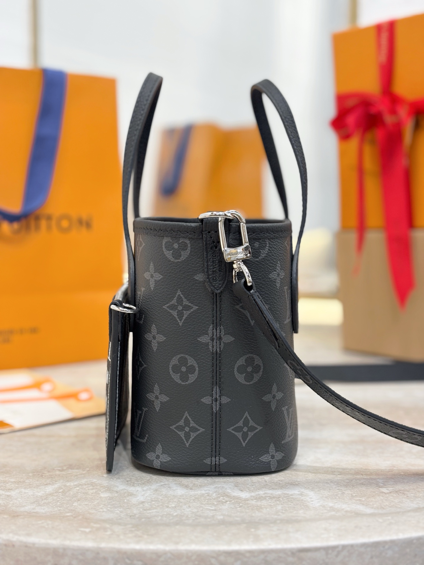 LV 루이비통 Neverfull Bandoulière Inside Out BB 토트백 숄더백 가방 (M15210 / 모노그램 에클립스)