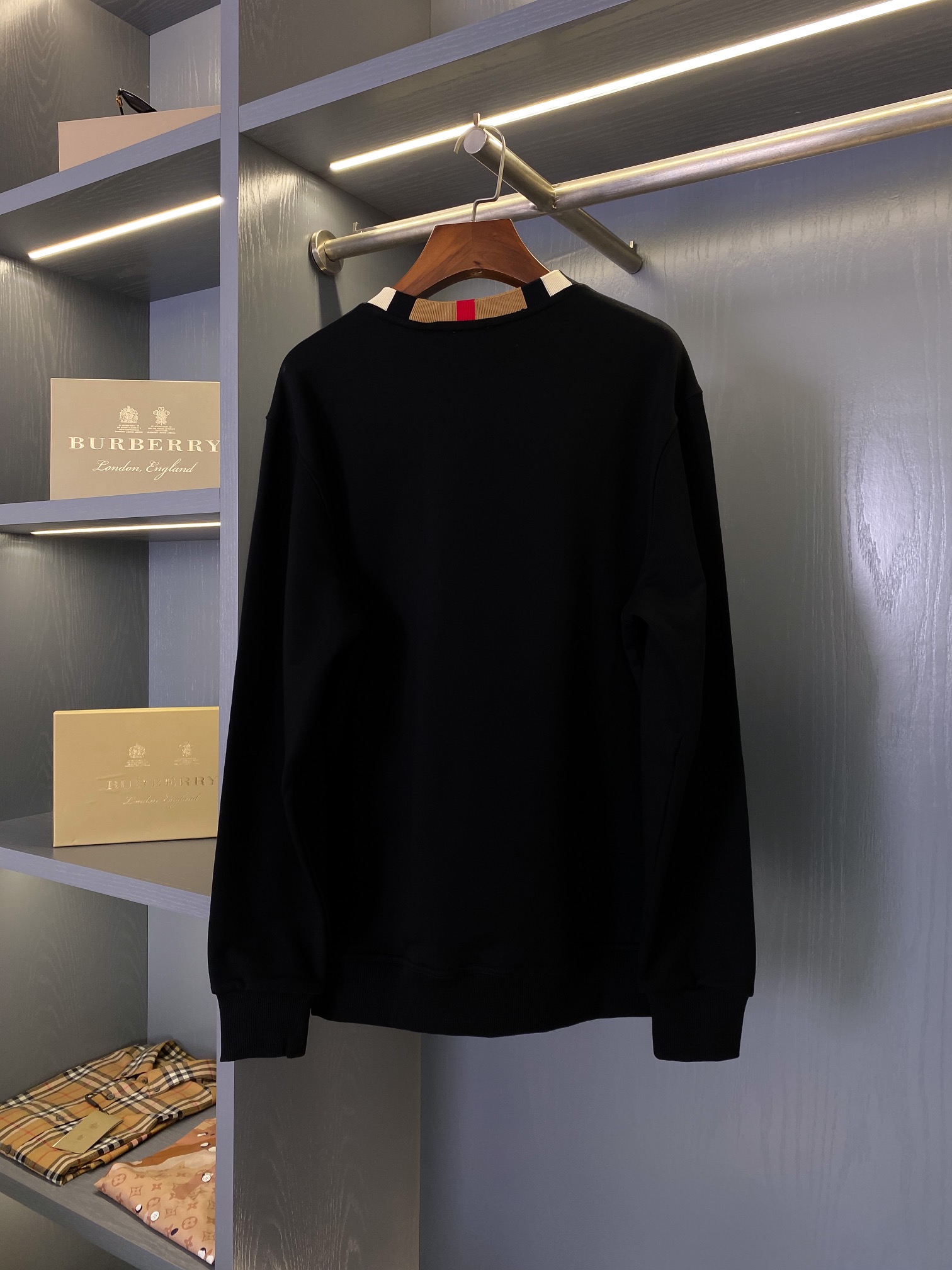 Burberry BBR 버버리 마이크로 로고 체크 패치 코튼 크루넥 스웨트셔츠 맨투맨 티셔츠 의류