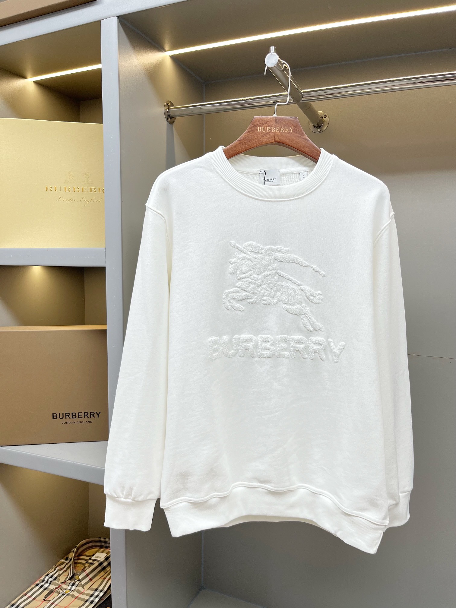 Burberry BBR 버버리 플록(Flocked) 자수 코튼 라운드넥 스웨트셔츠 맨투맨 티셔츠 의류