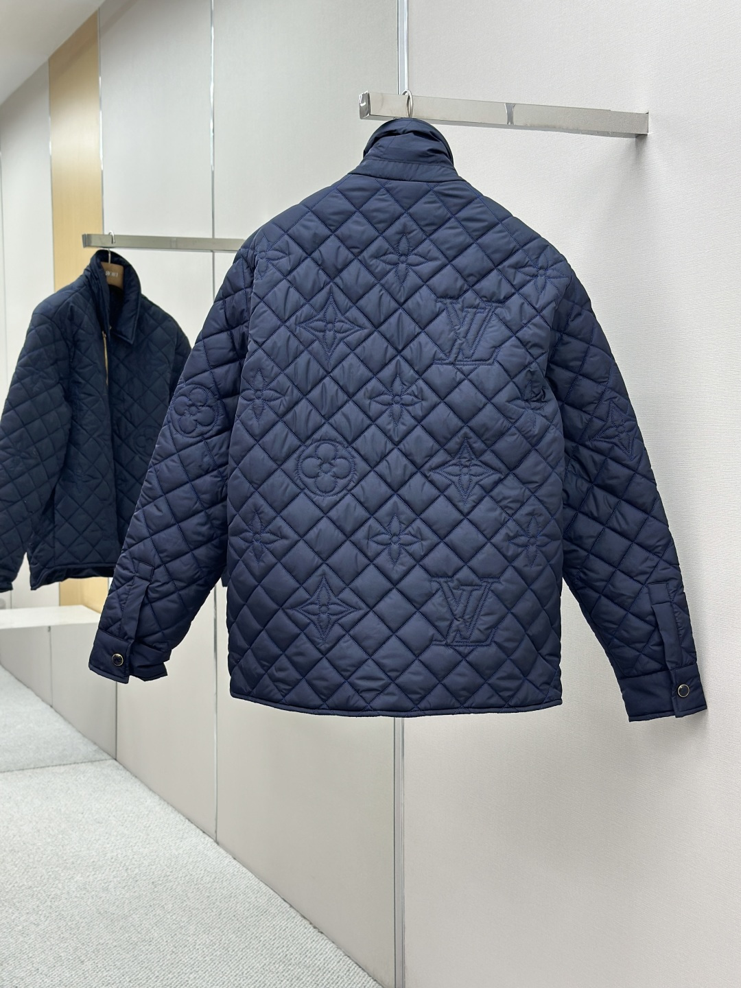 LOUIS VUITTON LV 루이비통 다이아몬드 퀼팅 로고 자수 자켓 재킷 의류