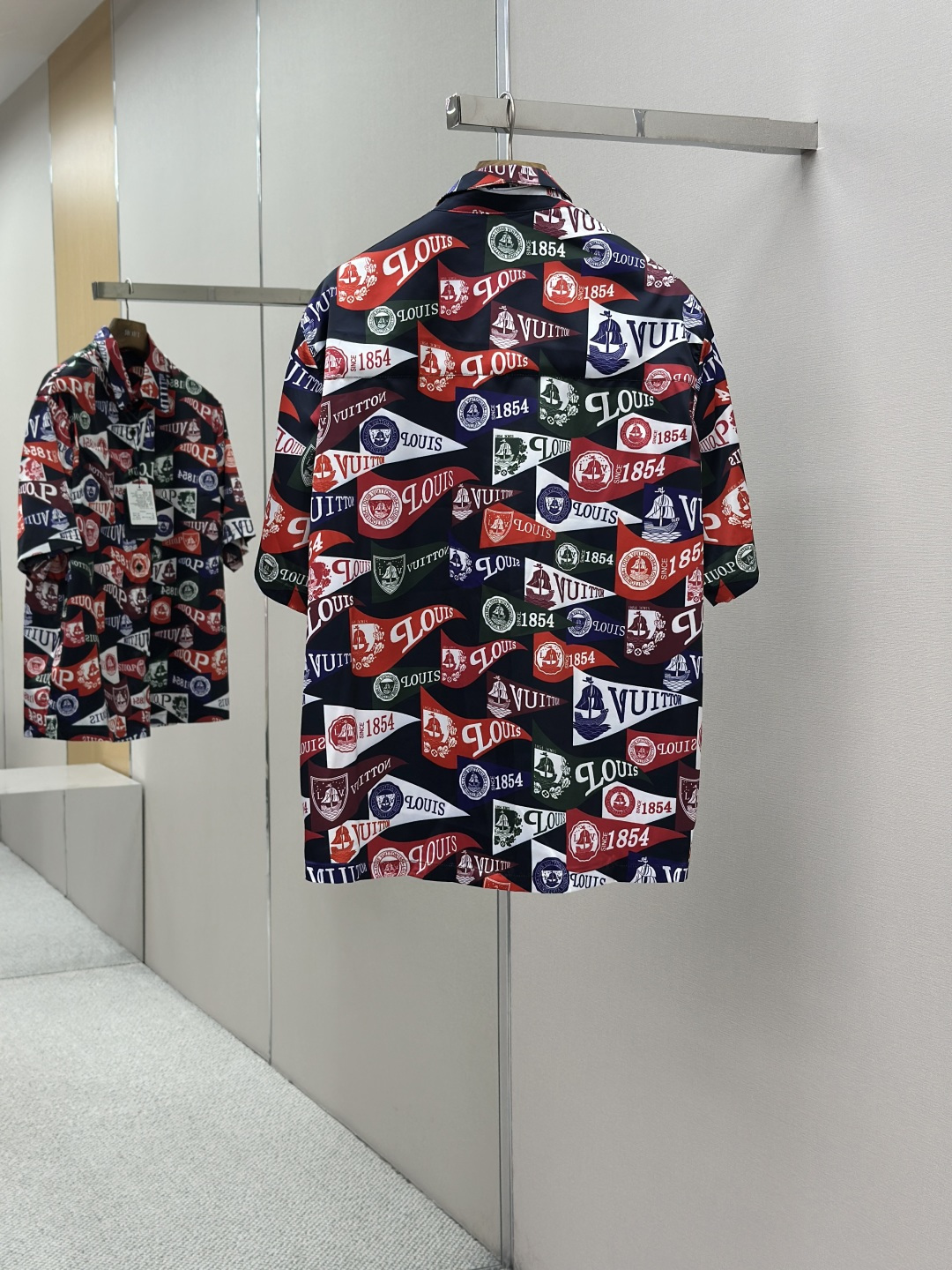 LOUIS VUITTON LV 루이비통 플래그 프린트 숏 셔츠 의류