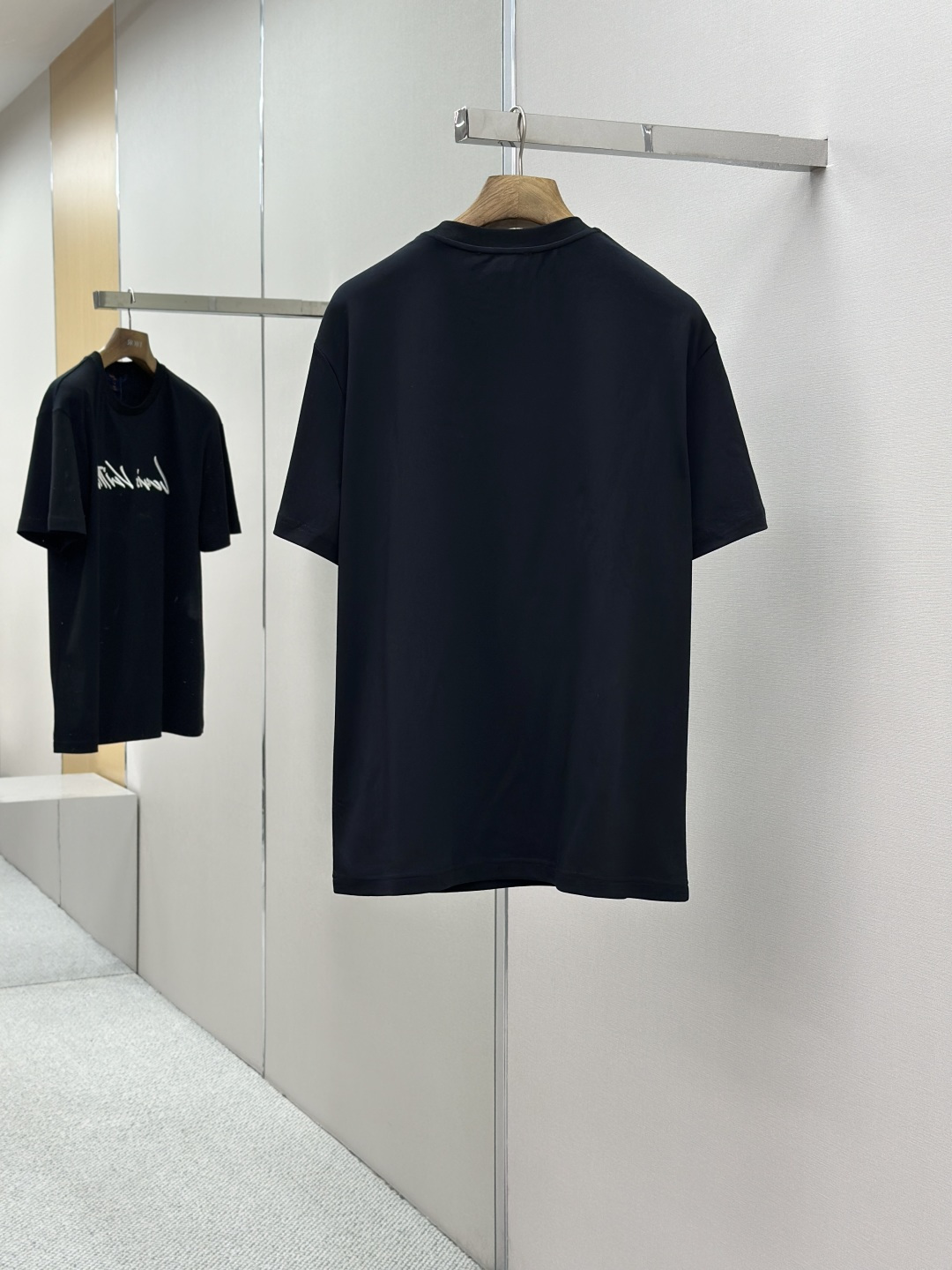 LOUIS VUITTON LV 루이비통 핸드라이팅 로고 반팔 티셔츠 의류