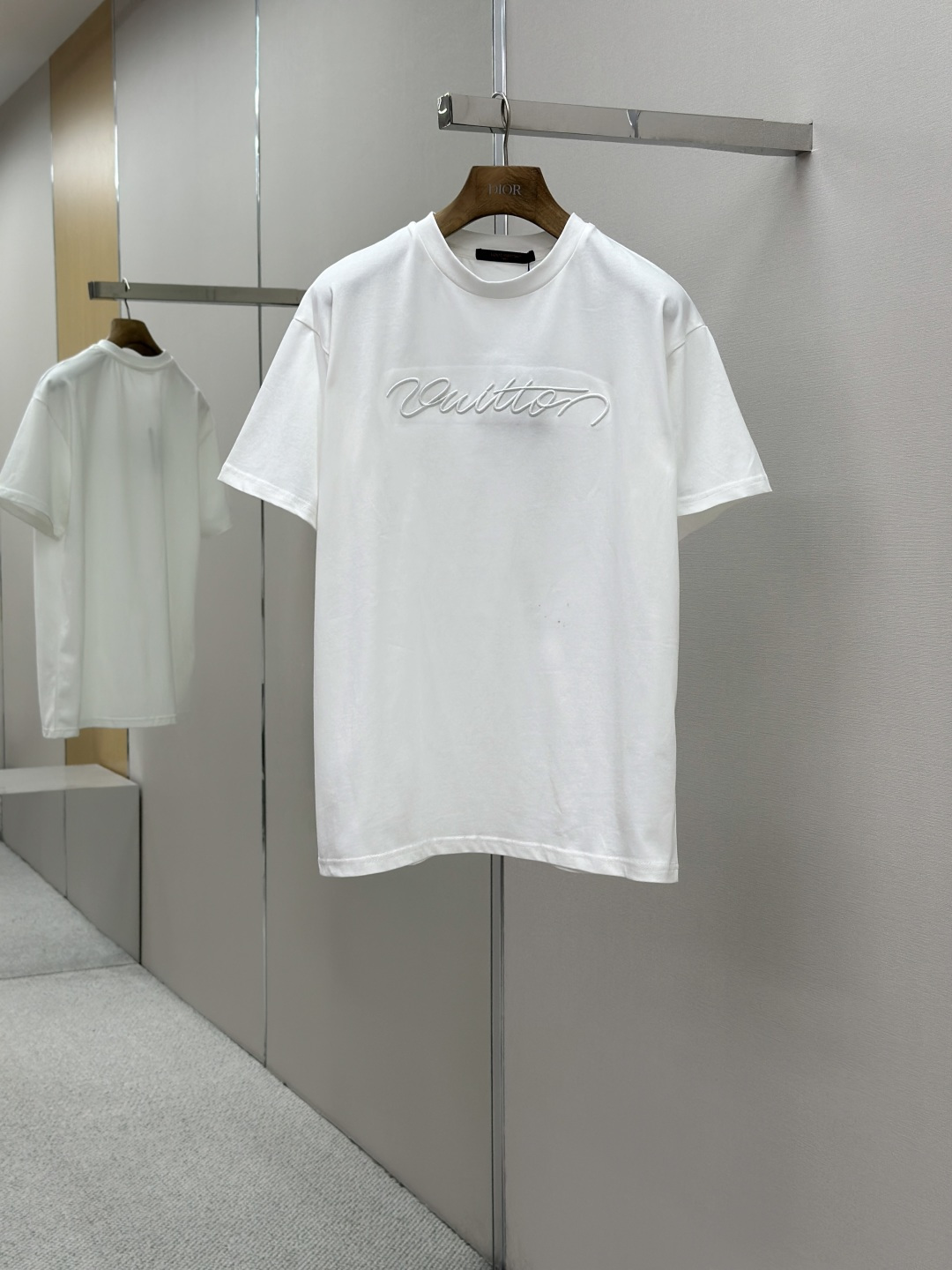 LOUIS VUITTON LV 루이비통 핸드라이팅 로고 반팔 티셔츠 의류