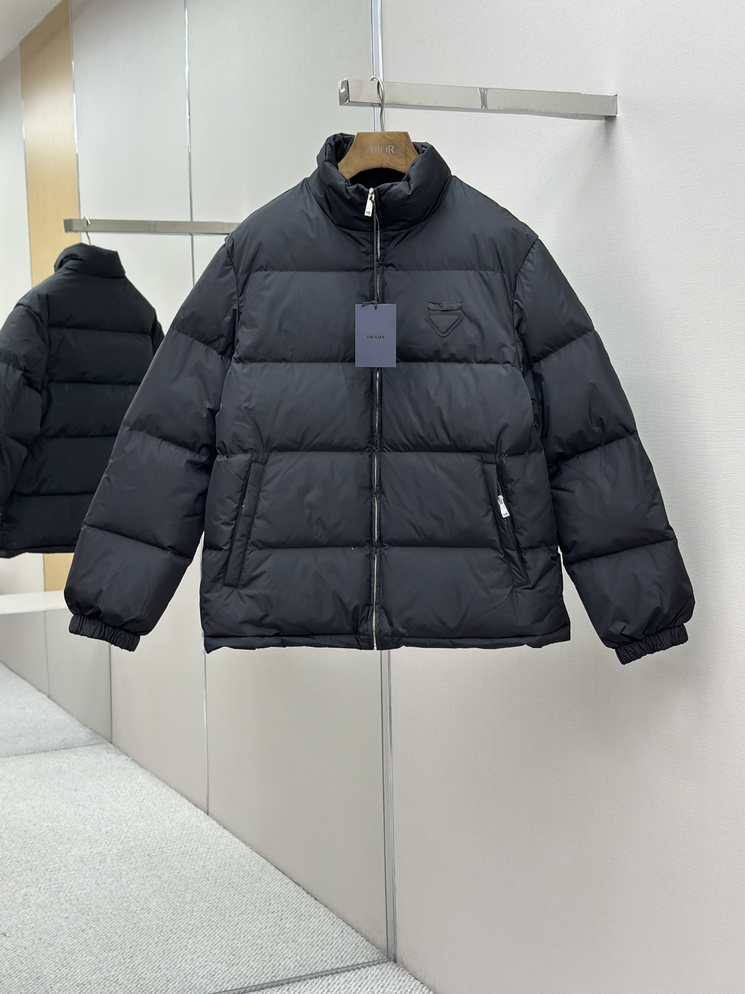 PRADA 프라다 나일론 삼각로고 패딩 자켓 점퍼 의류