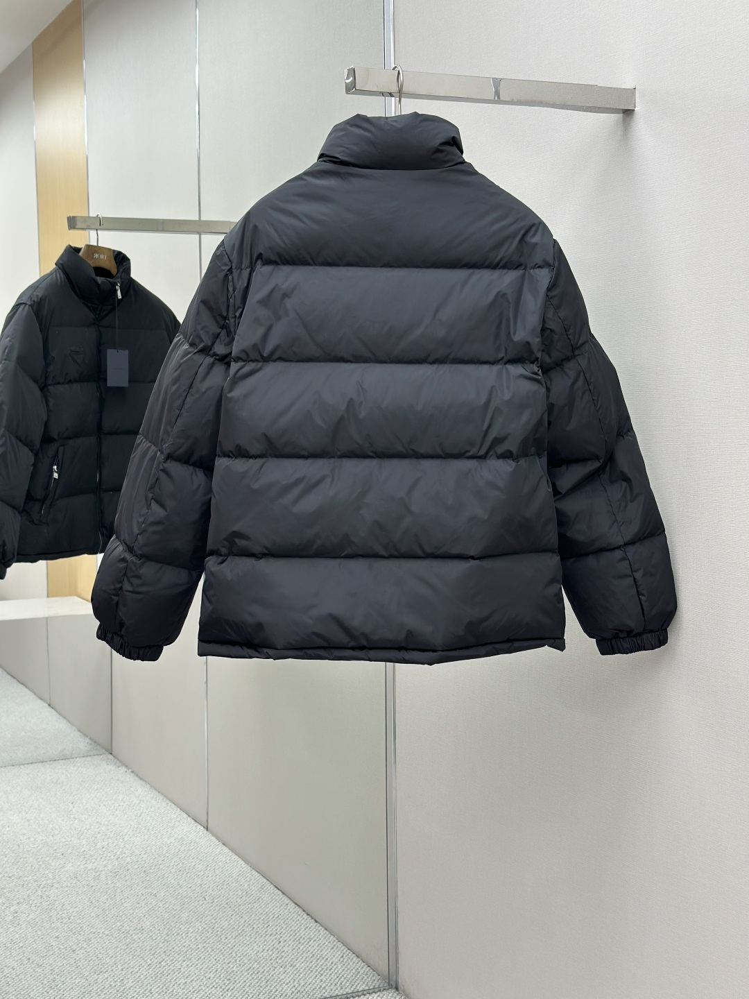 PRADA 프라다 나일론 삼각로고 패딩 자켓 점퍼 의류