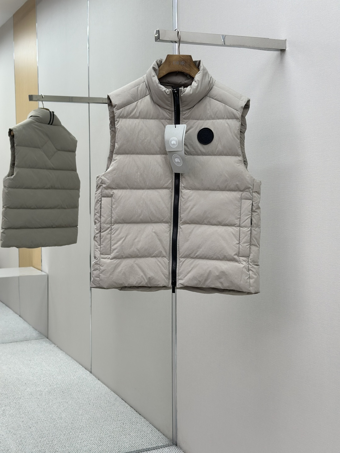 CANADA GOOSE 캐나다구스 로고 패치 다운 베스트 패딩 조끼 의류