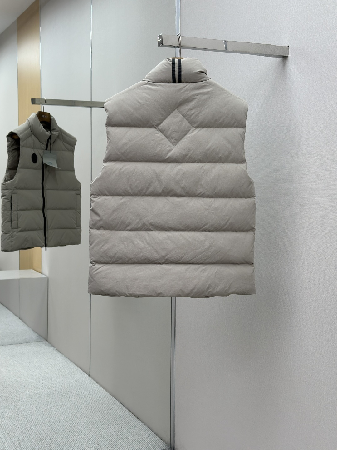 CANADA GOOSE 캐나다구스 로고 패치 다운 베스트 패딩 조끼 의류