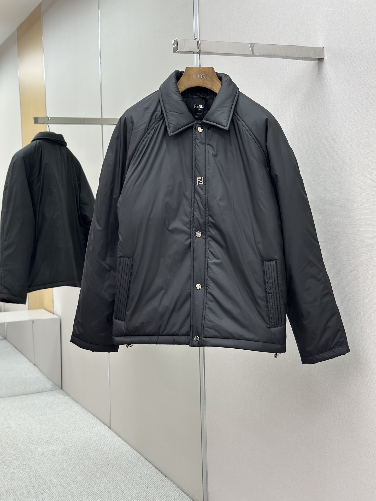 FENDI 펜디 블랙 로고 카라 다운 자켓 재킷 점퍼 의류