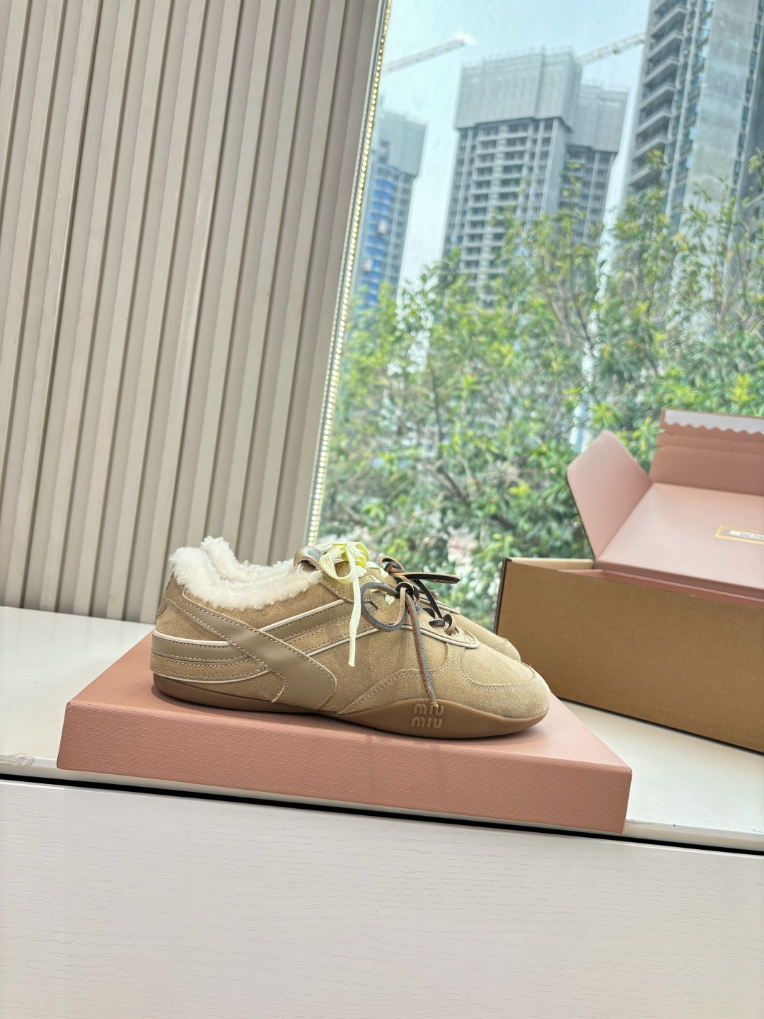 miumiu 미우미우 양모 플랫폼 스니커즈 신발