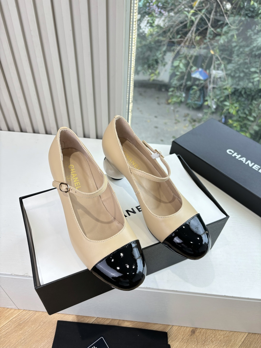 CHANEL 샤넬 더블 C 진주 힐 펌프스 구두 신발