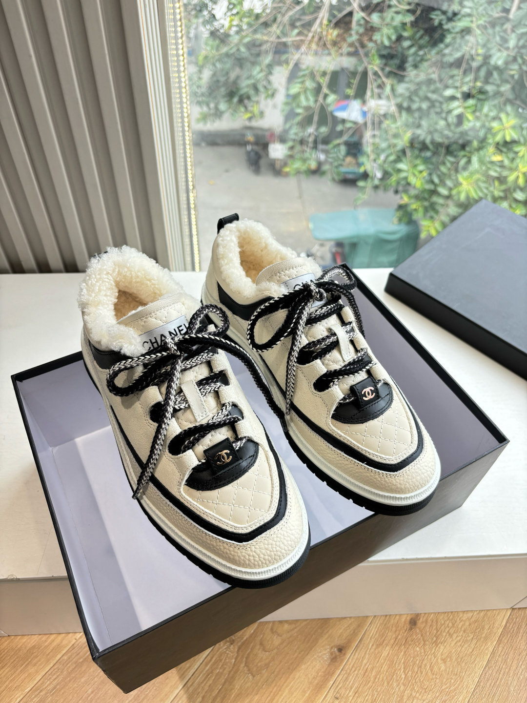 CHANEL Panda 샤넬 양모 스니커즈 신발