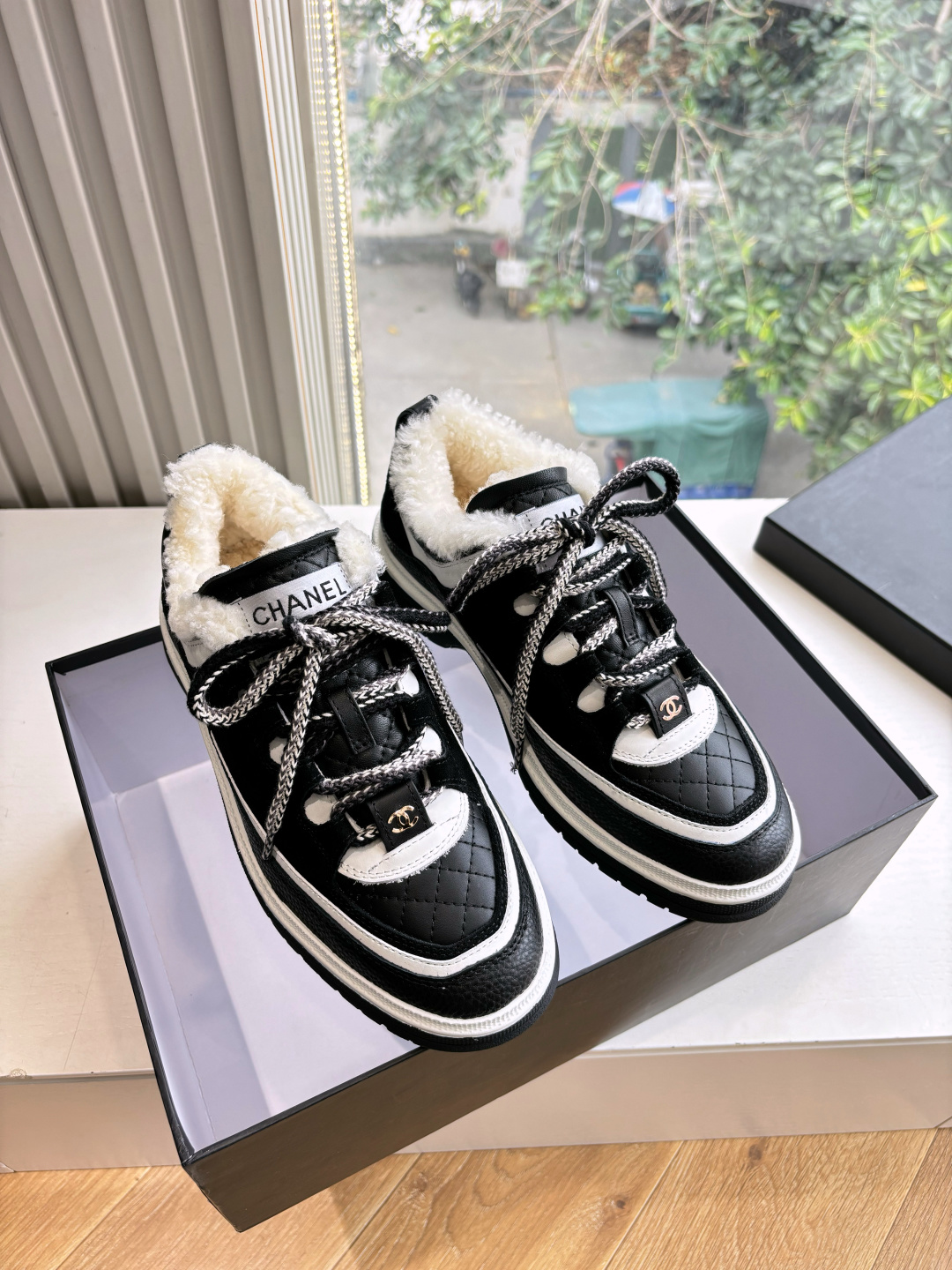 CHANEL Panda 샤넬 양모 스니커즈 신발