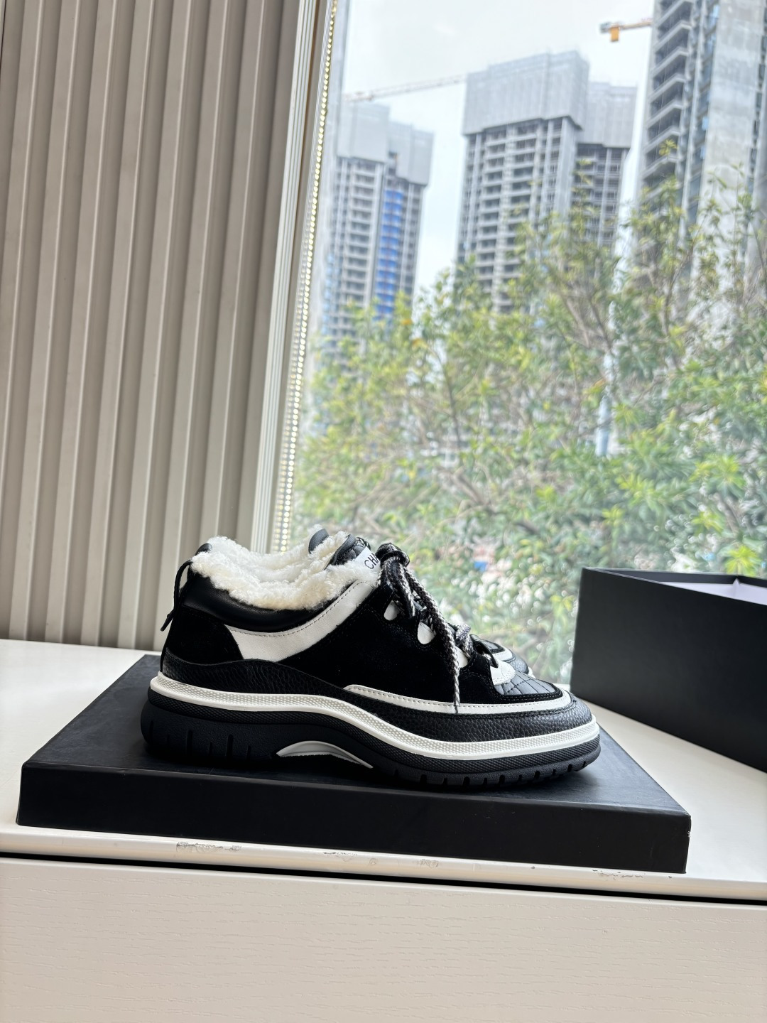 CHANEL Panda 샤넬 양모 스니커즈 신발