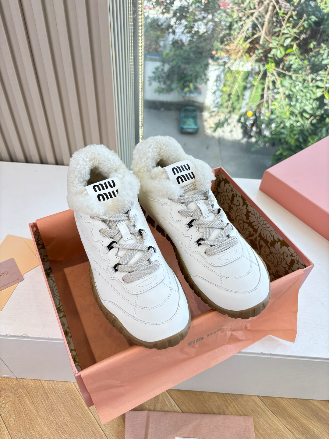 miumiu 미우미우 양털 스니커즈 신발