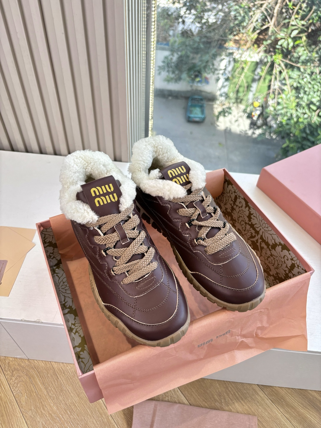 miumiu 미우미우 양털 스니커즈 신발