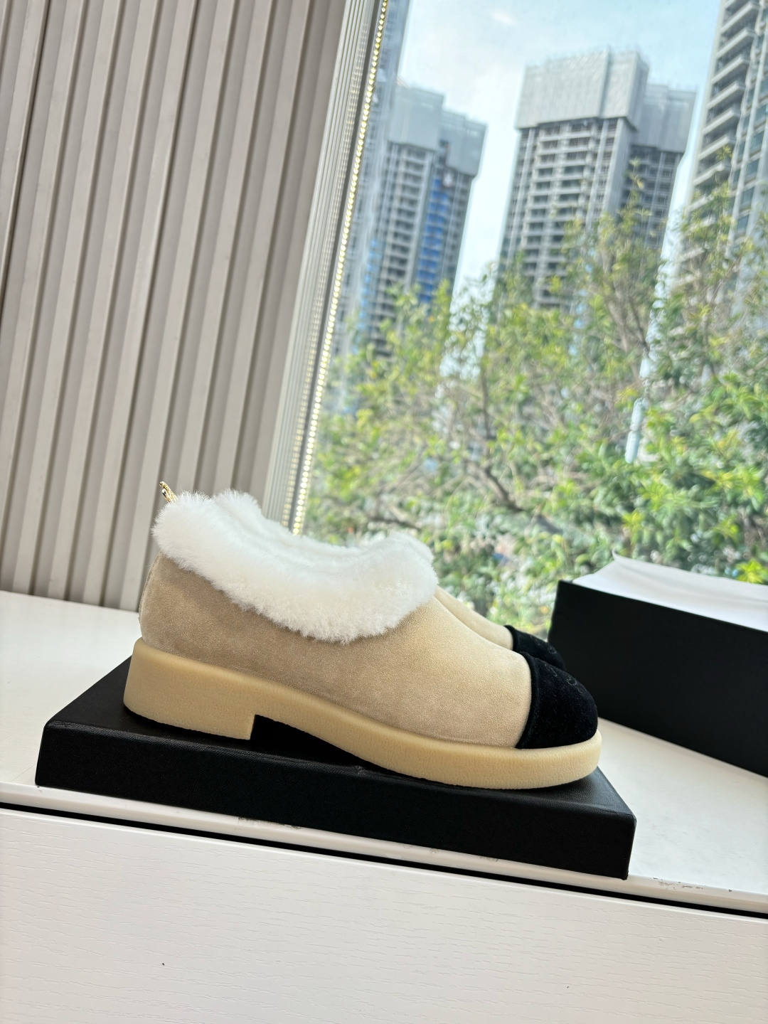 Chanel 25K 샤넬 얼리 스프링 빈티지 양모 팬더 로퍼 신발