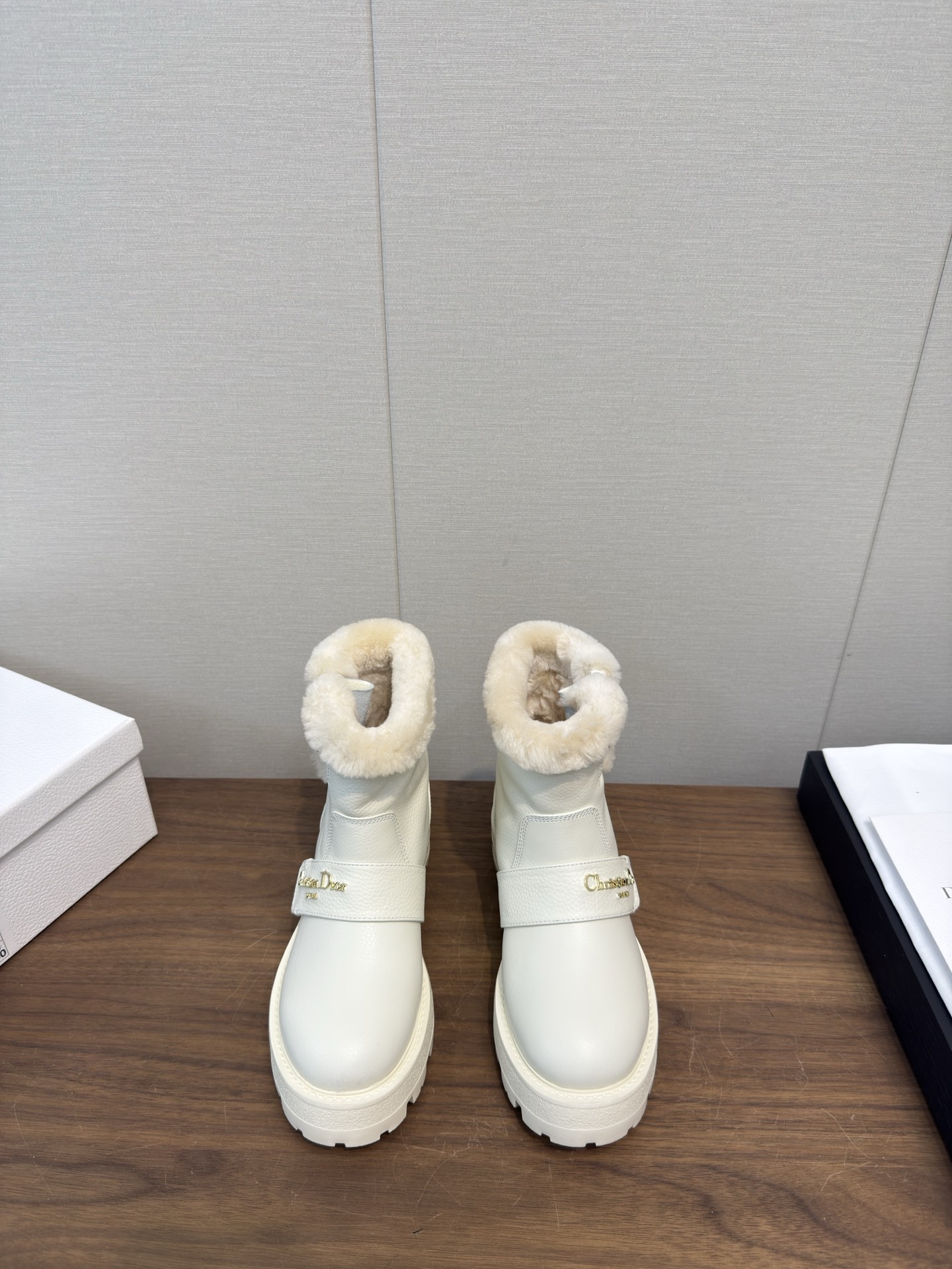 DIOR CD 디올 보온 양모 앵클부츠 신발