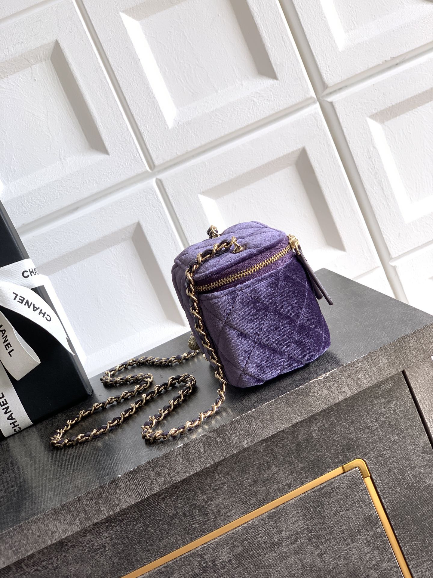 Chanel 샤넬 금속 볼 & 양가죽 미니 사각 숄더백 가방