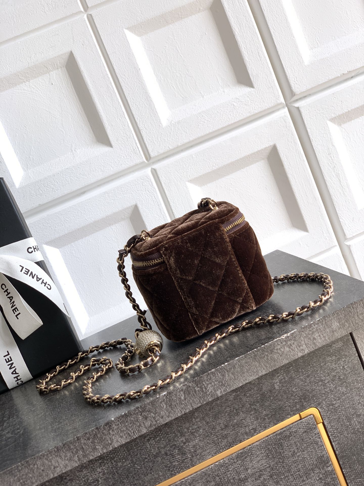 Chanel 샤넬 금속 볼 & 양가죽 미니 사각 숄더백 가방