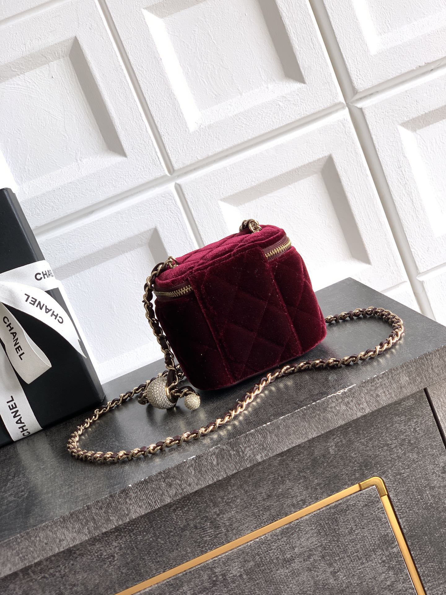 Chanel 샤넬 금속 볼 & 양가죽 미니 사각 숄더백 가방