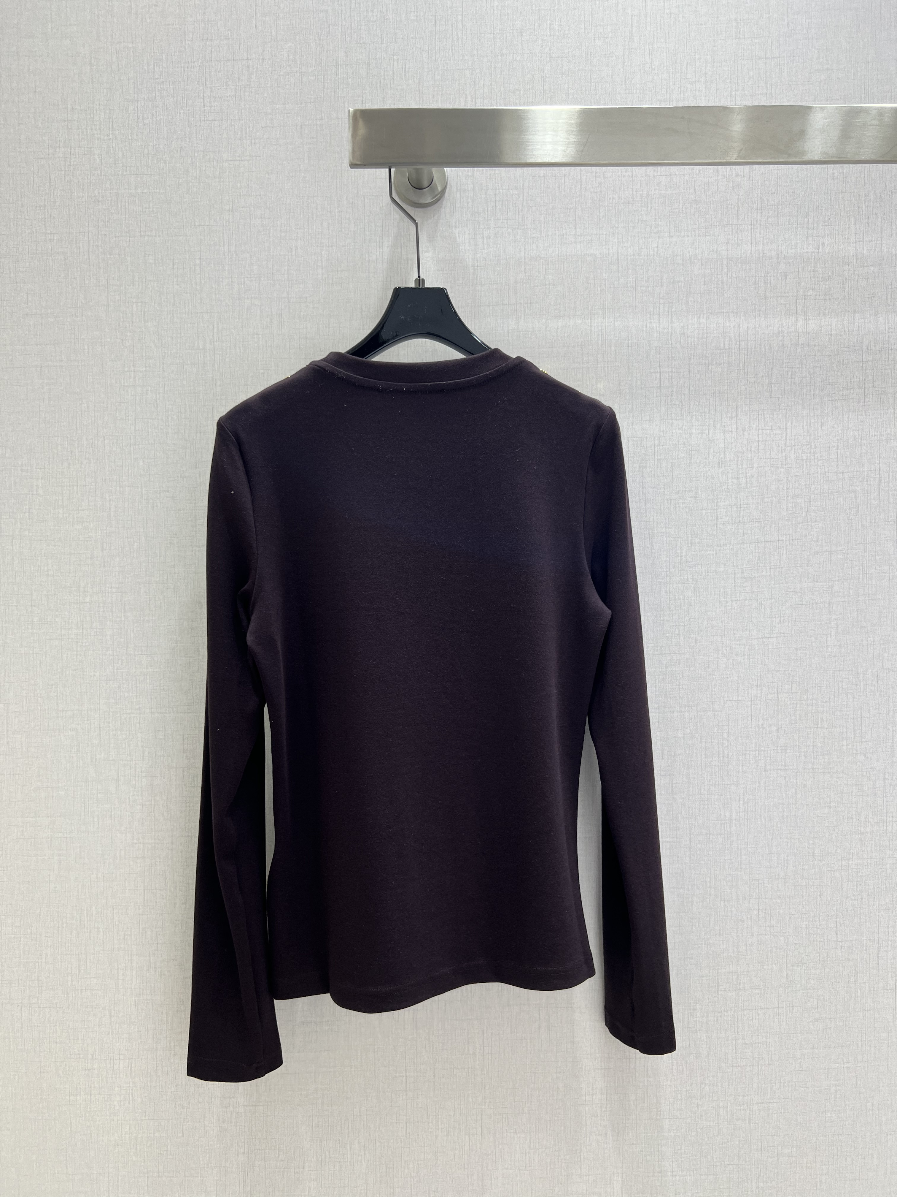 LV 루이비통 골드 버튼 라운드넥 긴팔 이너 티셔츠 의류