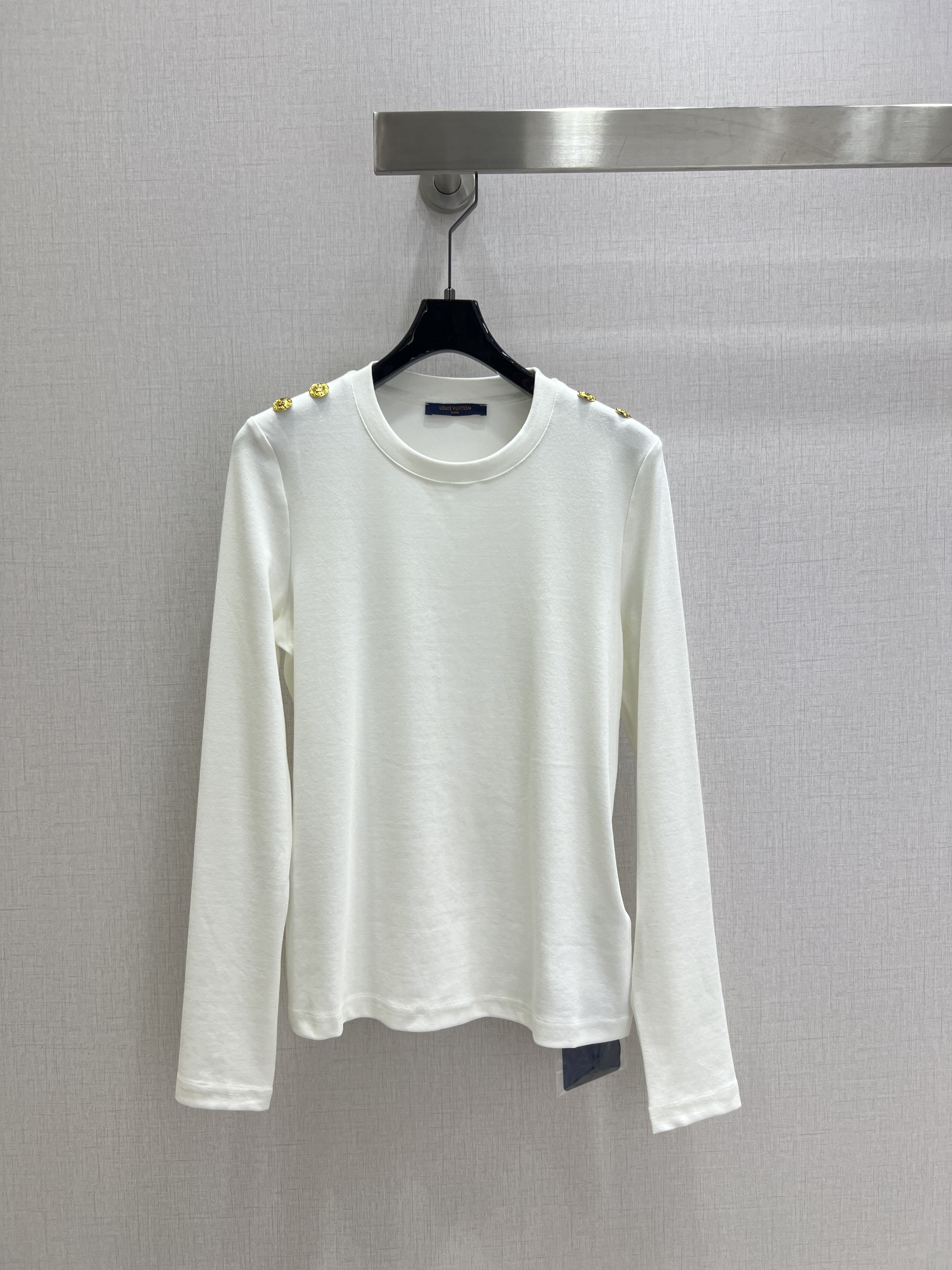 LV 루이비통 골드 버튼 라운드넥 긴팔 이너 티셔츠 의류