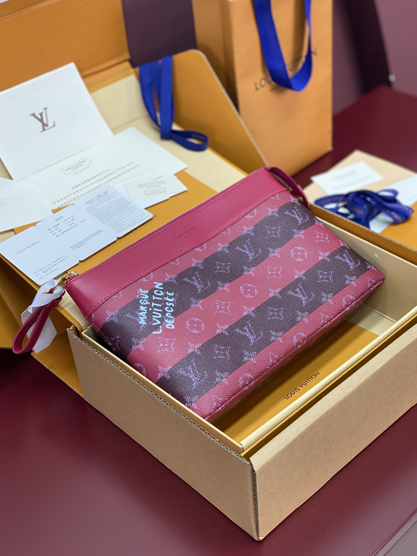 LV 루이비통 M11545 퍼플 스트라이프 Pochette Voyage Souple 클러치백 가방