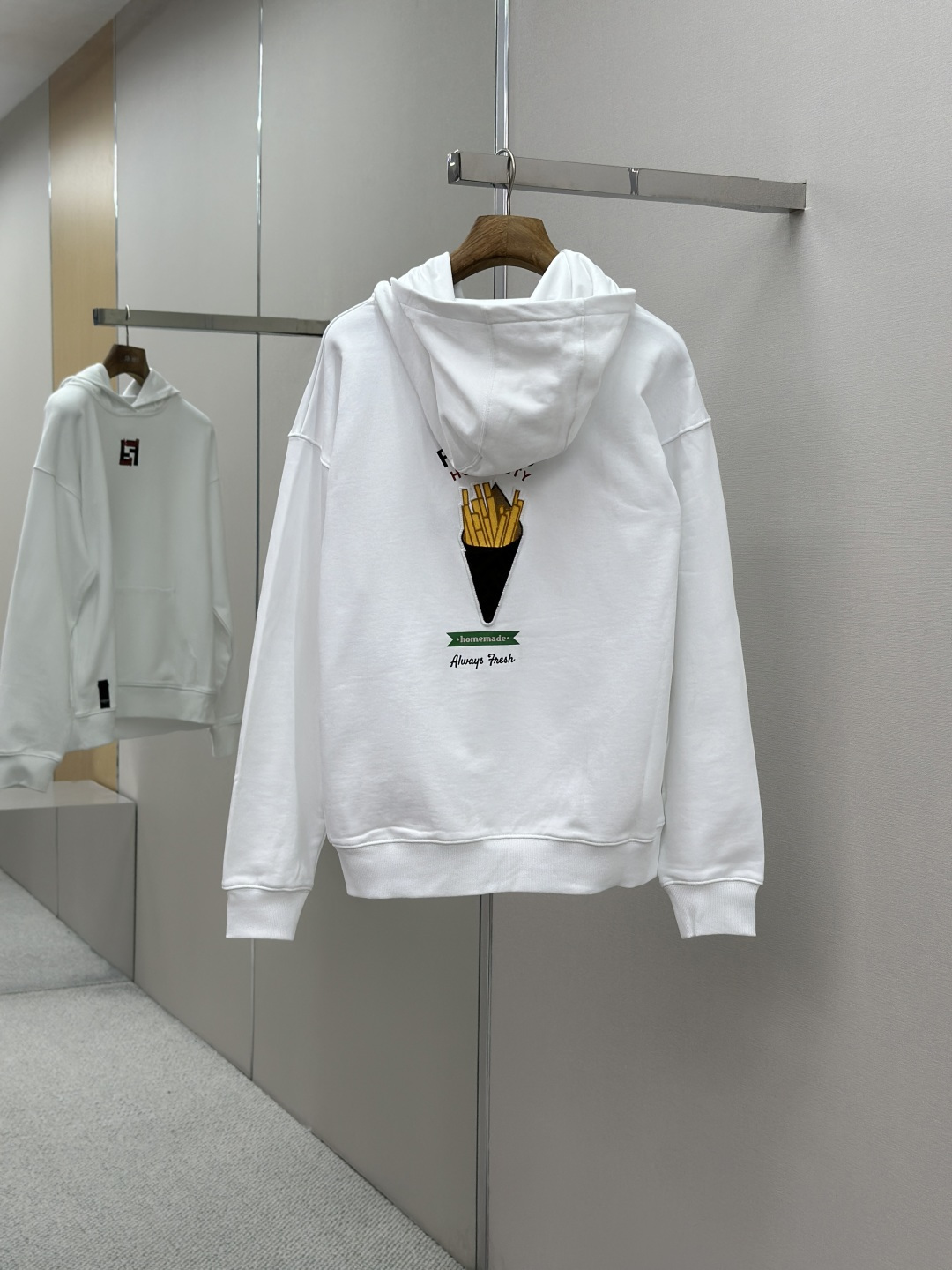 FENDI 펜디 자수 맨투맨 후드티 의류