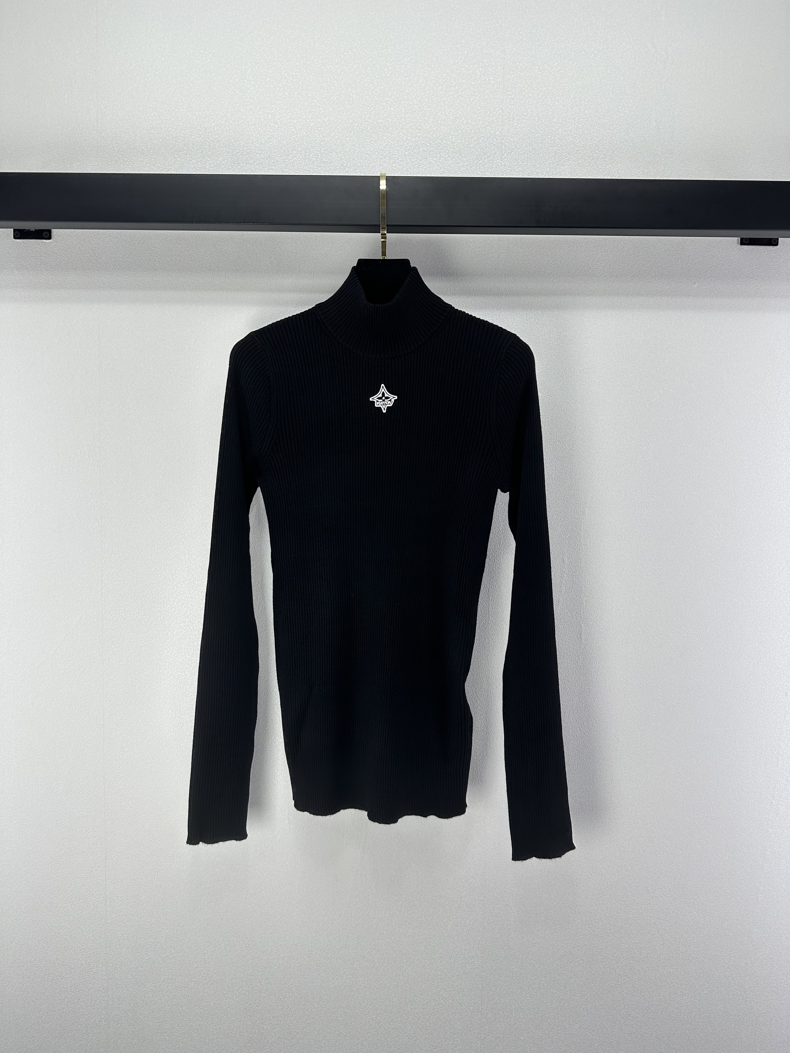 LV 루이비통 스키 컬렉션 블랙 하프넥 니트 의류