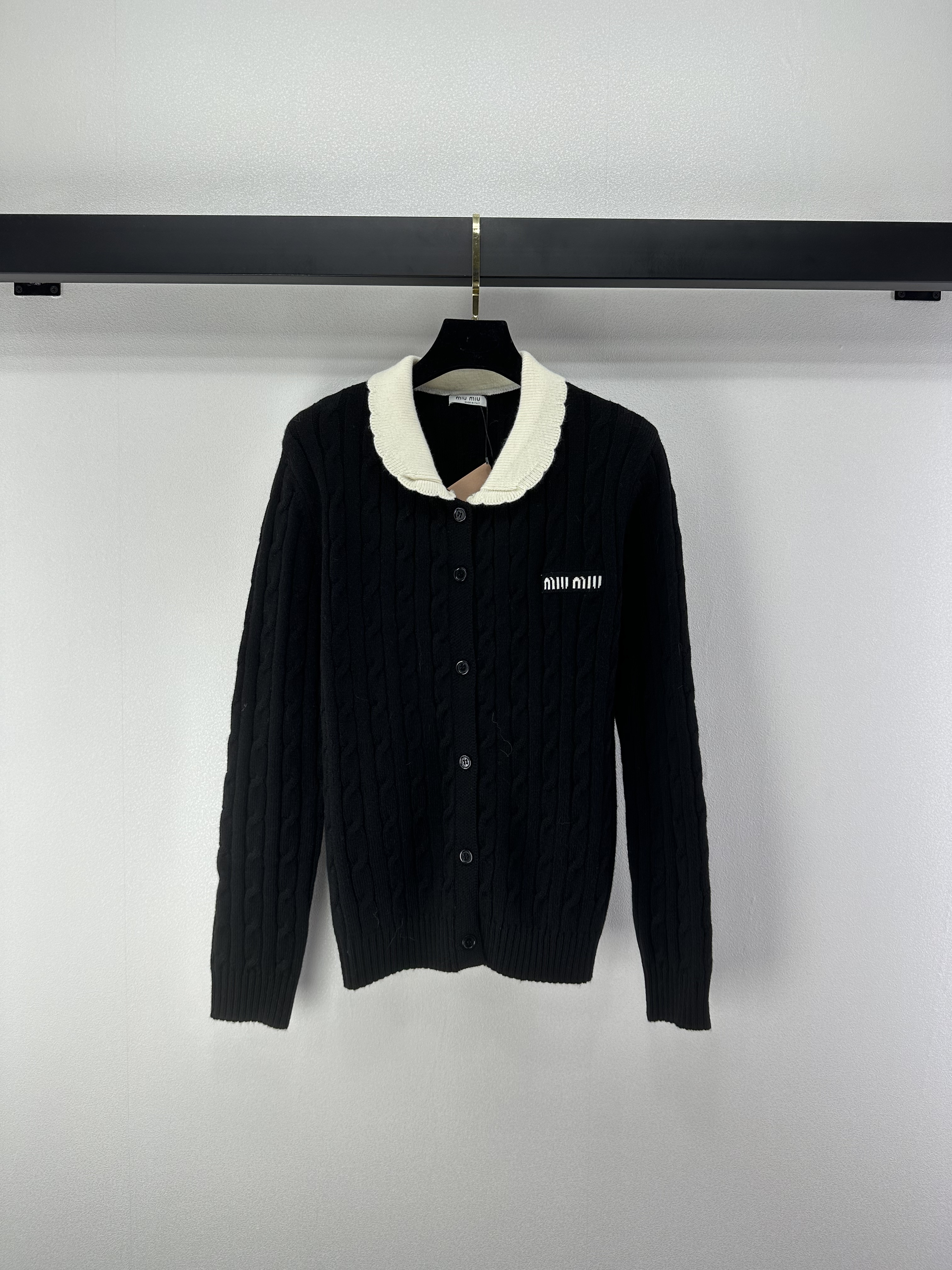 miumiu 미우미우 플랫 카라 케이블 니트 가디건 자켓 재킷 의류