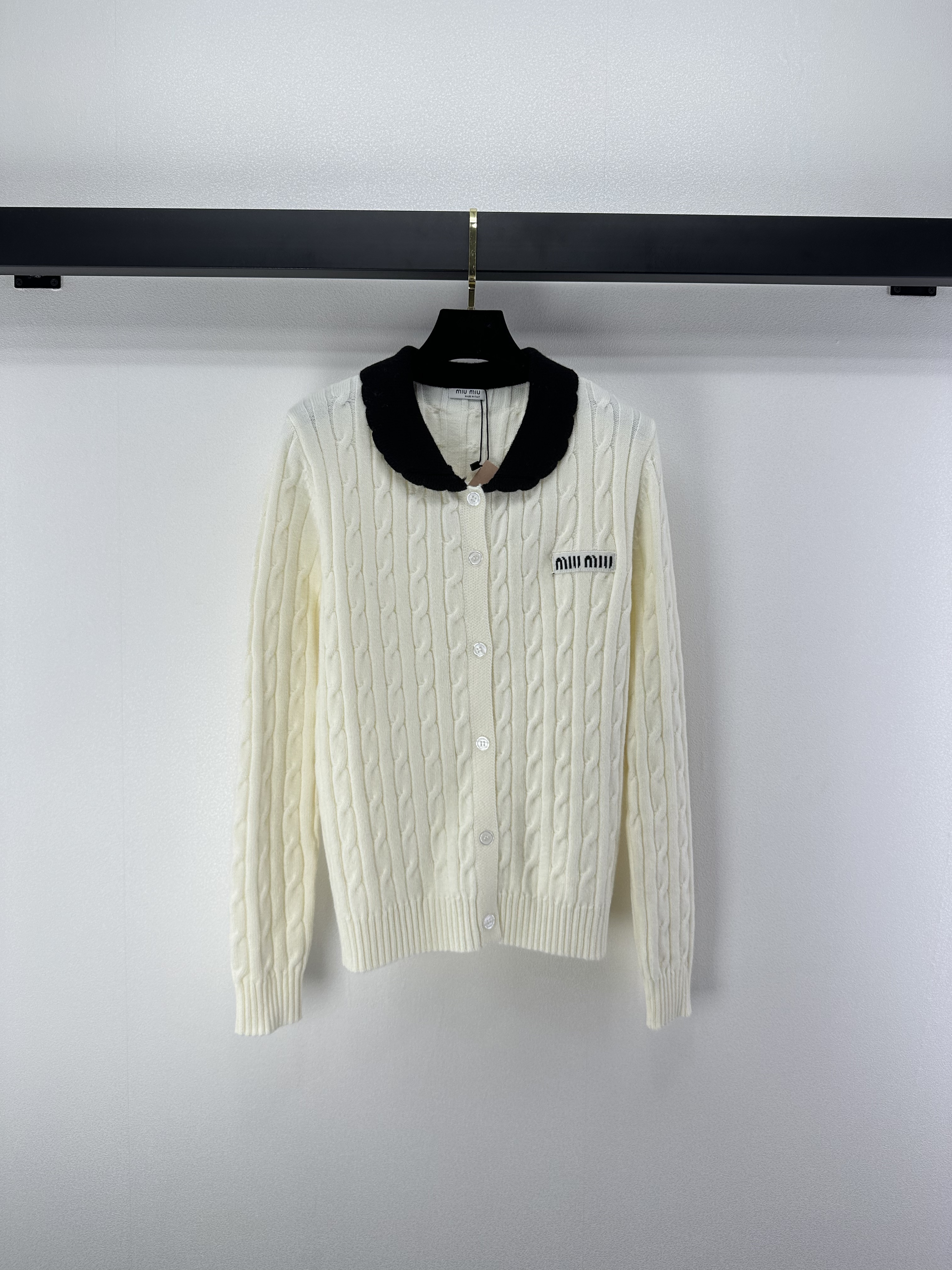 miumiu 미우미우 플랫 카라 케이블 니트 가디건 자켓 재킷 의류