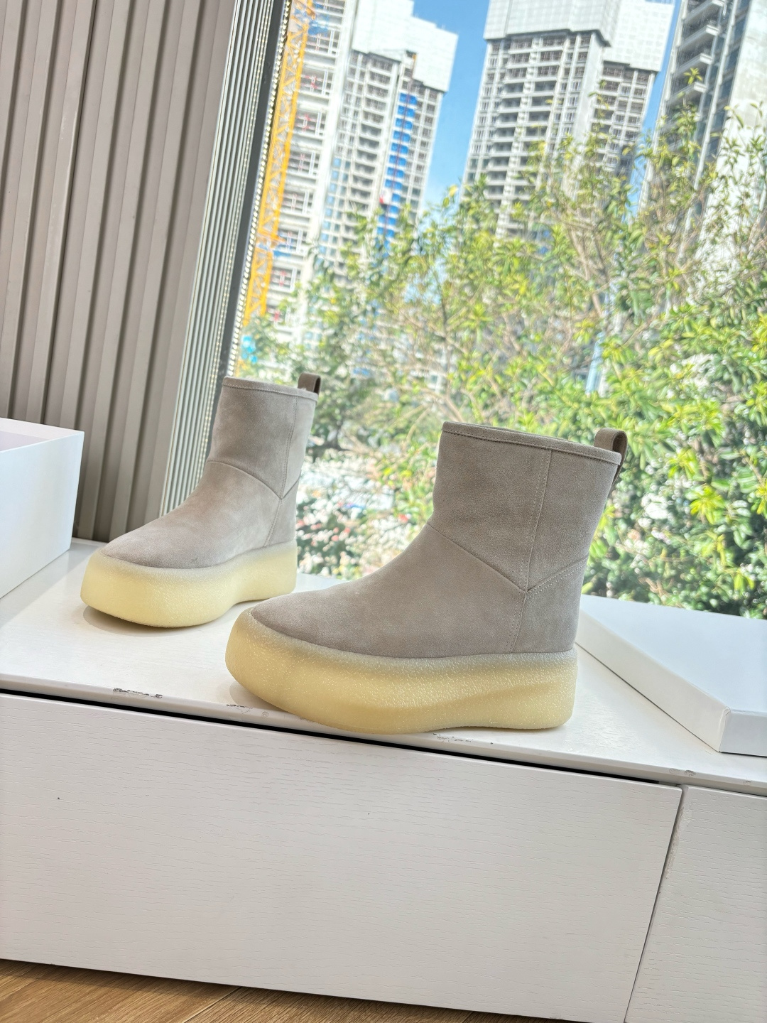 The Row 더 로우 플랫 슈즈 / 라이더 부츠 스타일 신발