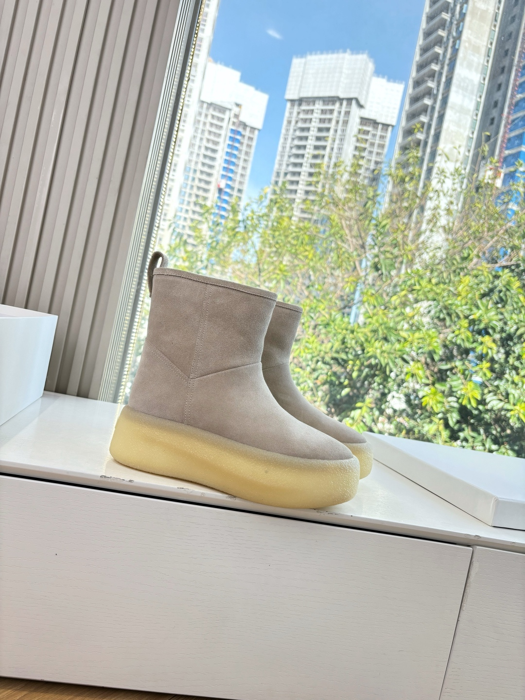 The Row 더 로우 플랫 슈즈 / 라이더 부츠 스타일 신발