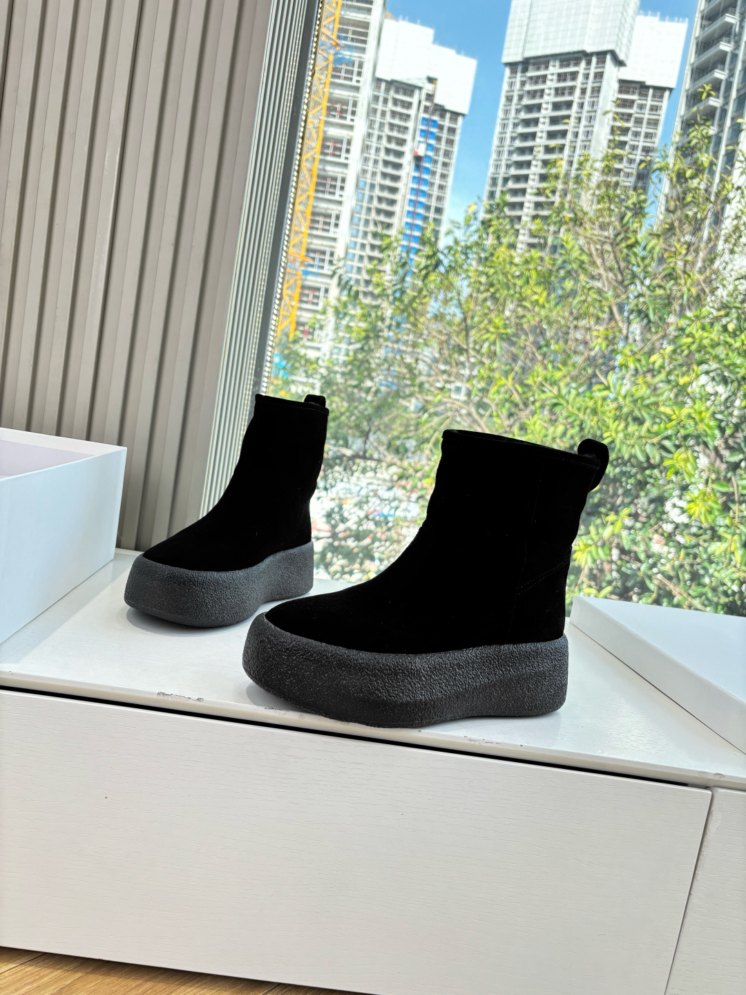 The Row 더 로우 플랫 슈즈 / 라이더 부츠 스타일 신발