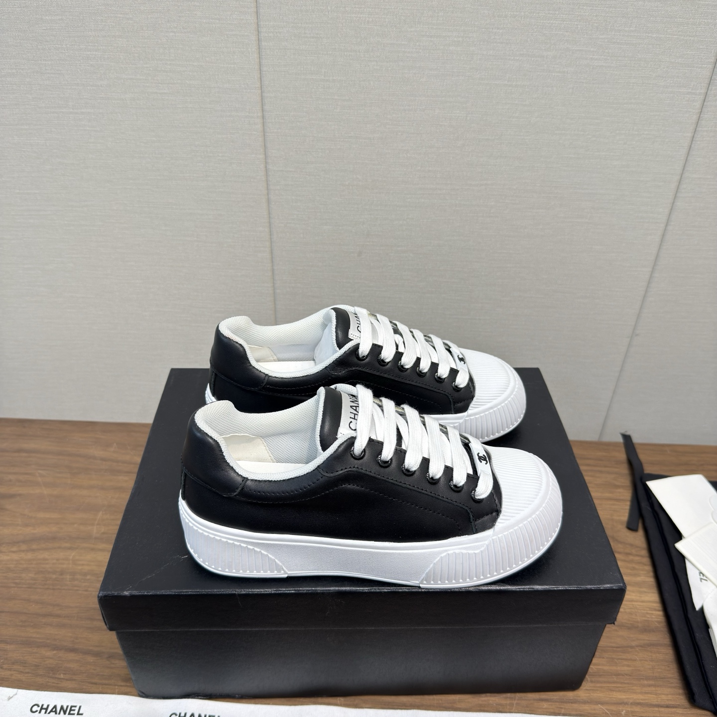 Chanel 샤넬 빅토 스니커즈