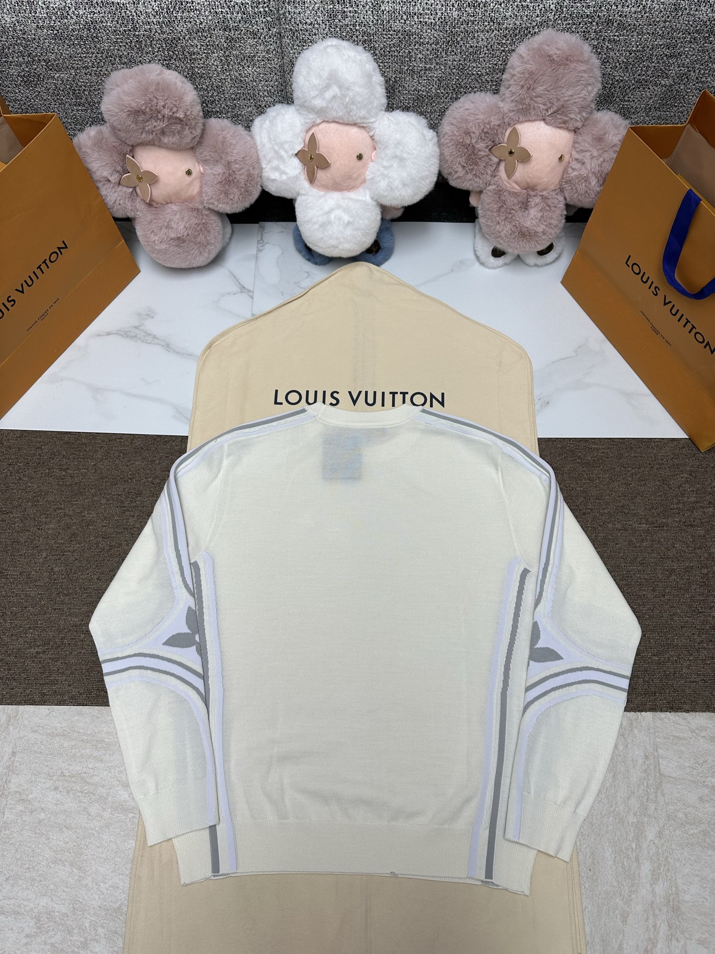 LV 루이비통 니트 라운드넥 의류