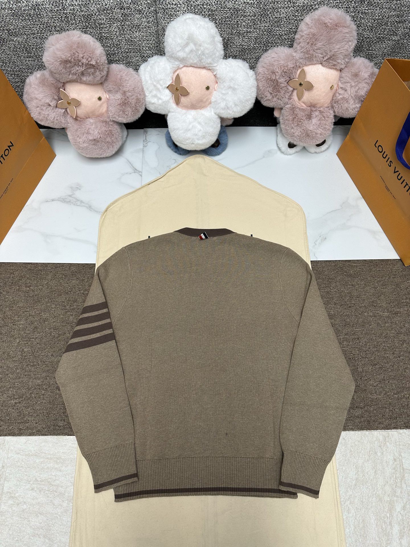 Thom Browne 톰브라운 소매와 밑단 버튼 디테일 니트 의류