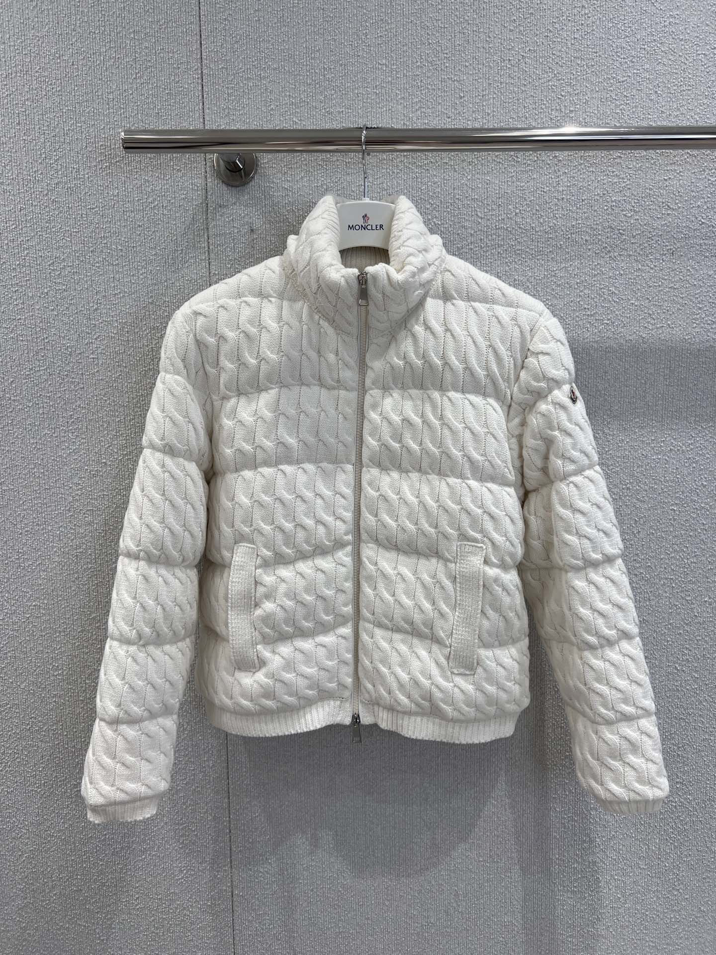 Moncler 몽클레어 몽클레르 하이넥 니트 패치 다운 자켓 점퍼 패딩 의류