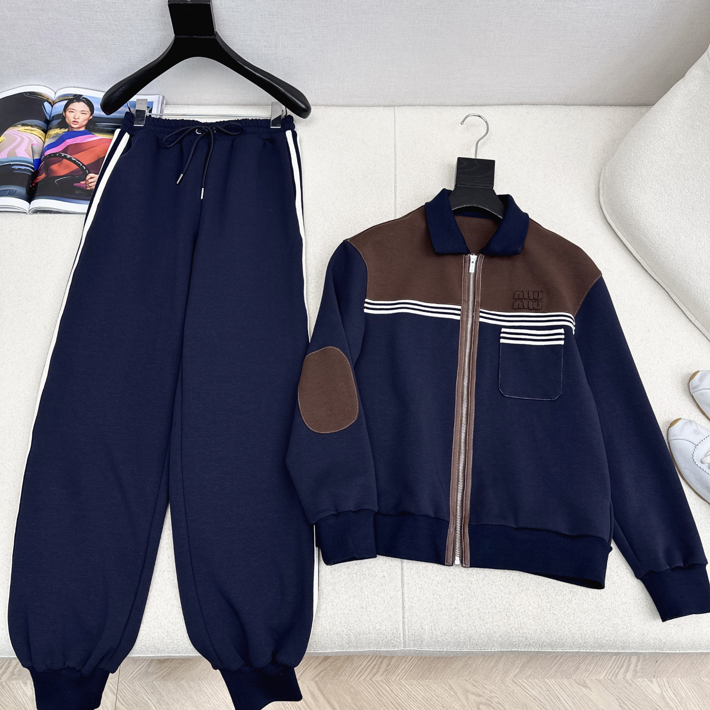 miumiu 미우미우 캐주얼 투피스 트레이닝 자켓 + 팬츠 셋업 세트 의류