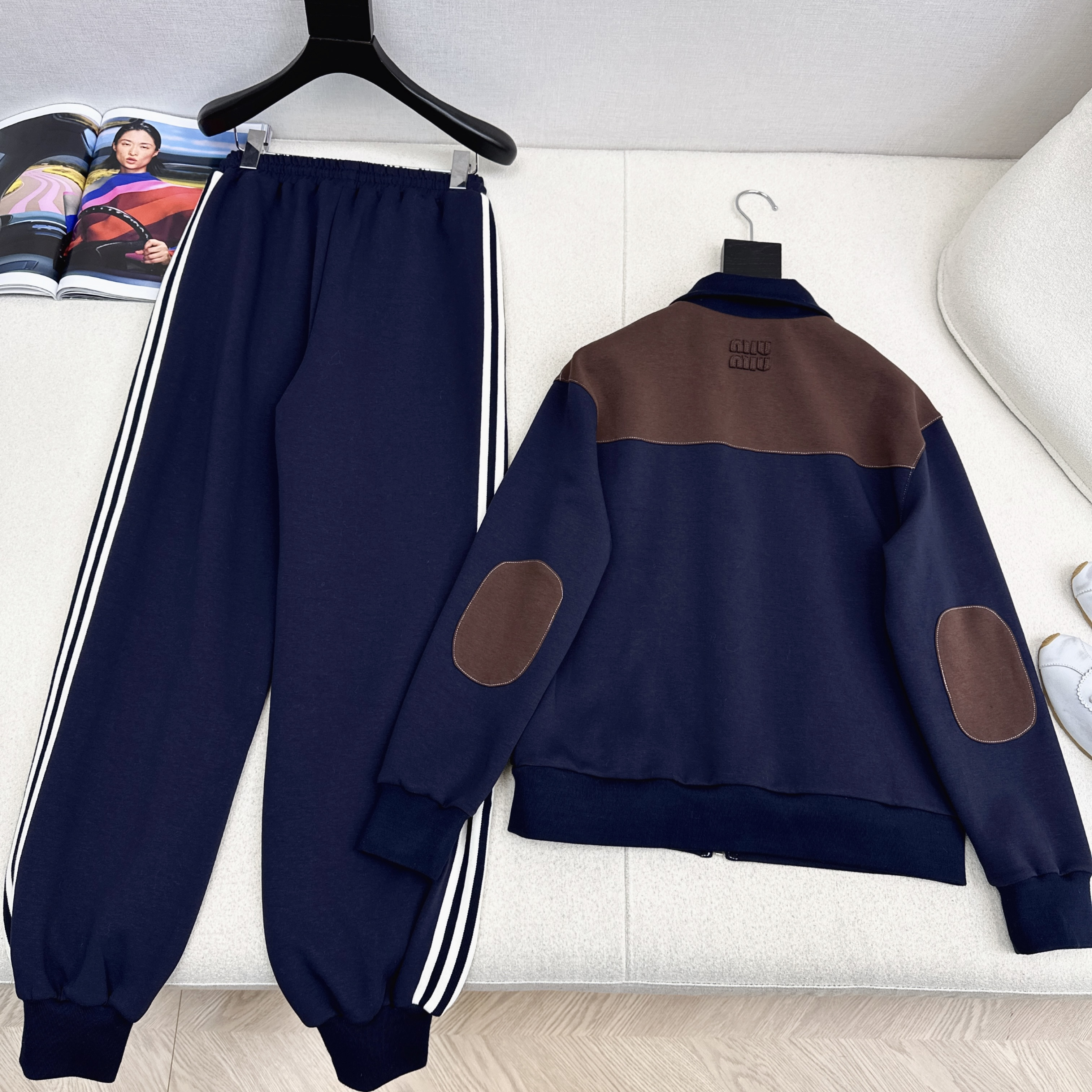 miumiu 미우미우 캐주얼 투피스 트레이닝 자켓 + 팬츠 셋업 세트 의류